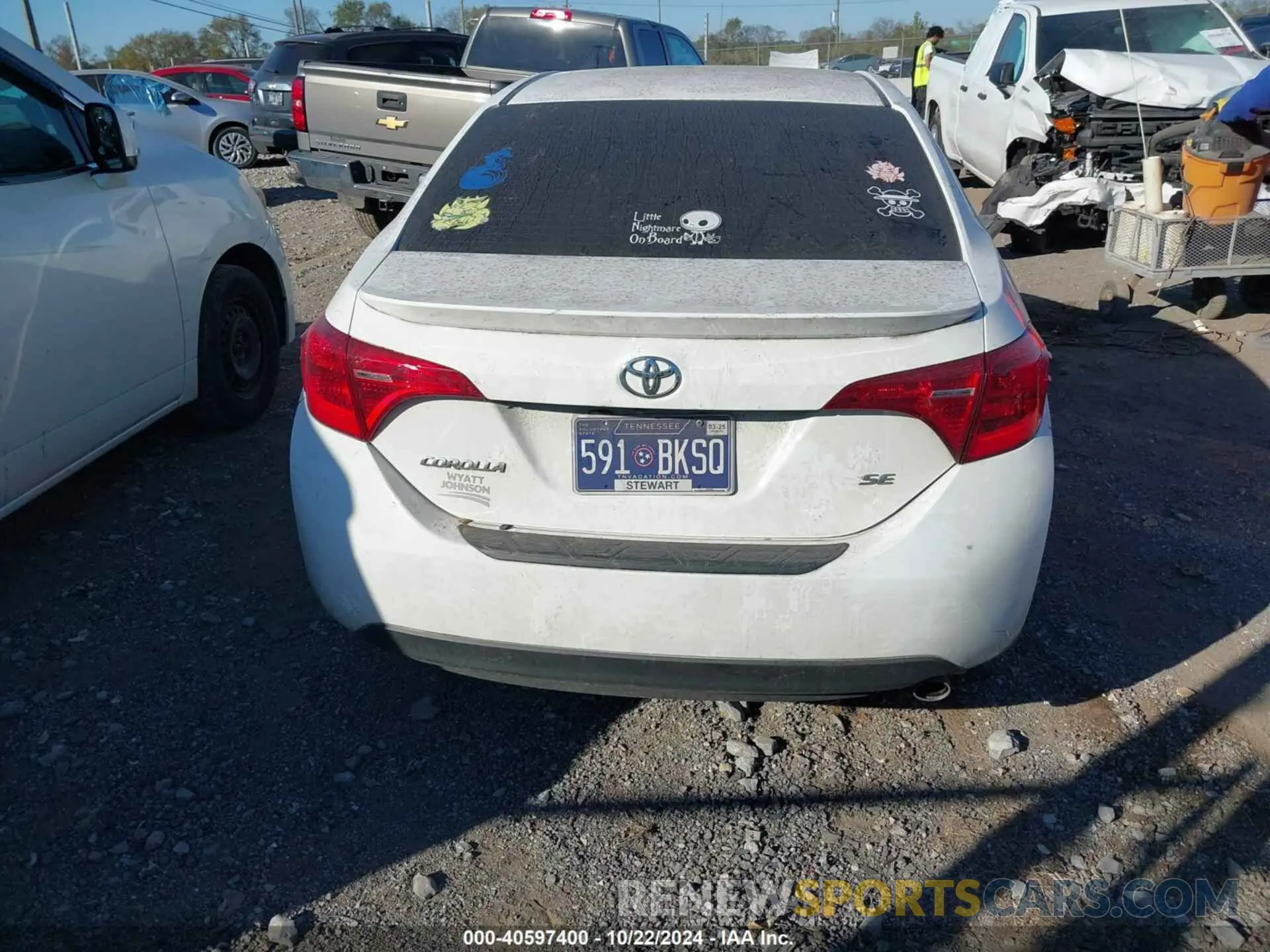 17 Photograph of a damaged car 5YFBURHE5KP885242 TOYOTA COROLLA 2019