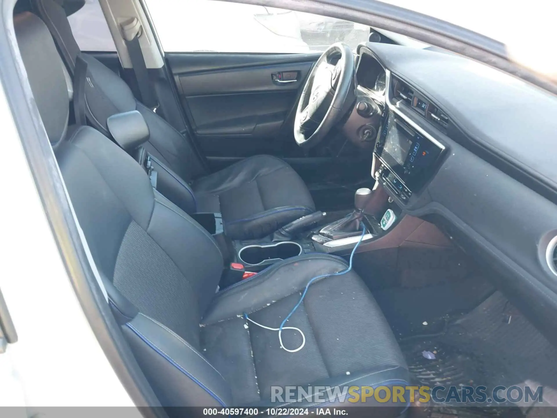 5 Photograph of a damaged car 5YFBURHE5KP885242 TOYOTA COROLLA 2019