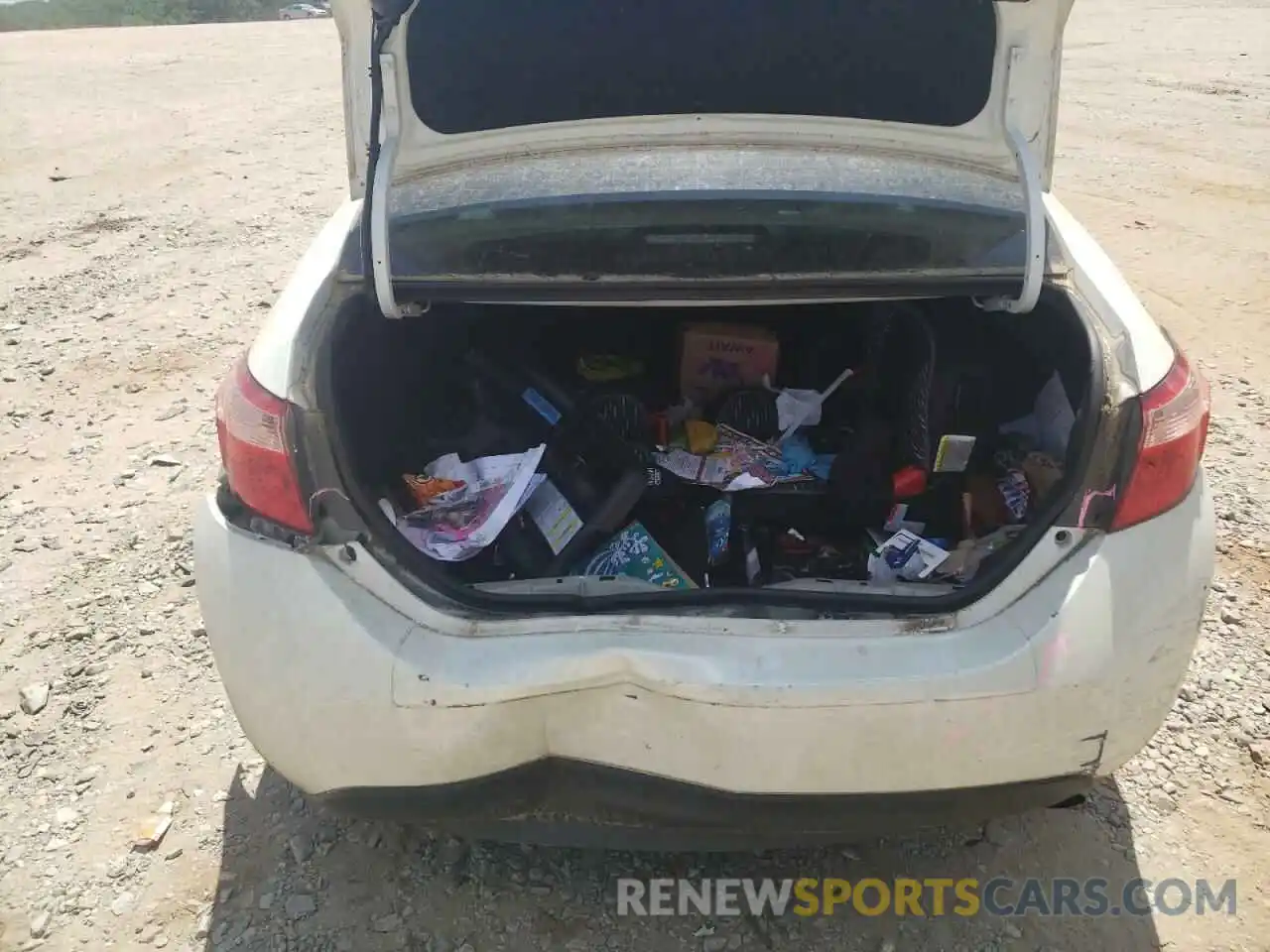 9 Photograph of a damaged car 5YFBURHE5KP885824 TOYOTA COROLLA 2019