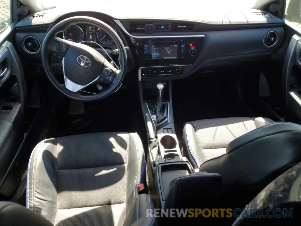 8 Photograph of a damaged car 5YFBURHE5KP887752 TOYOTA COROLLA 2019