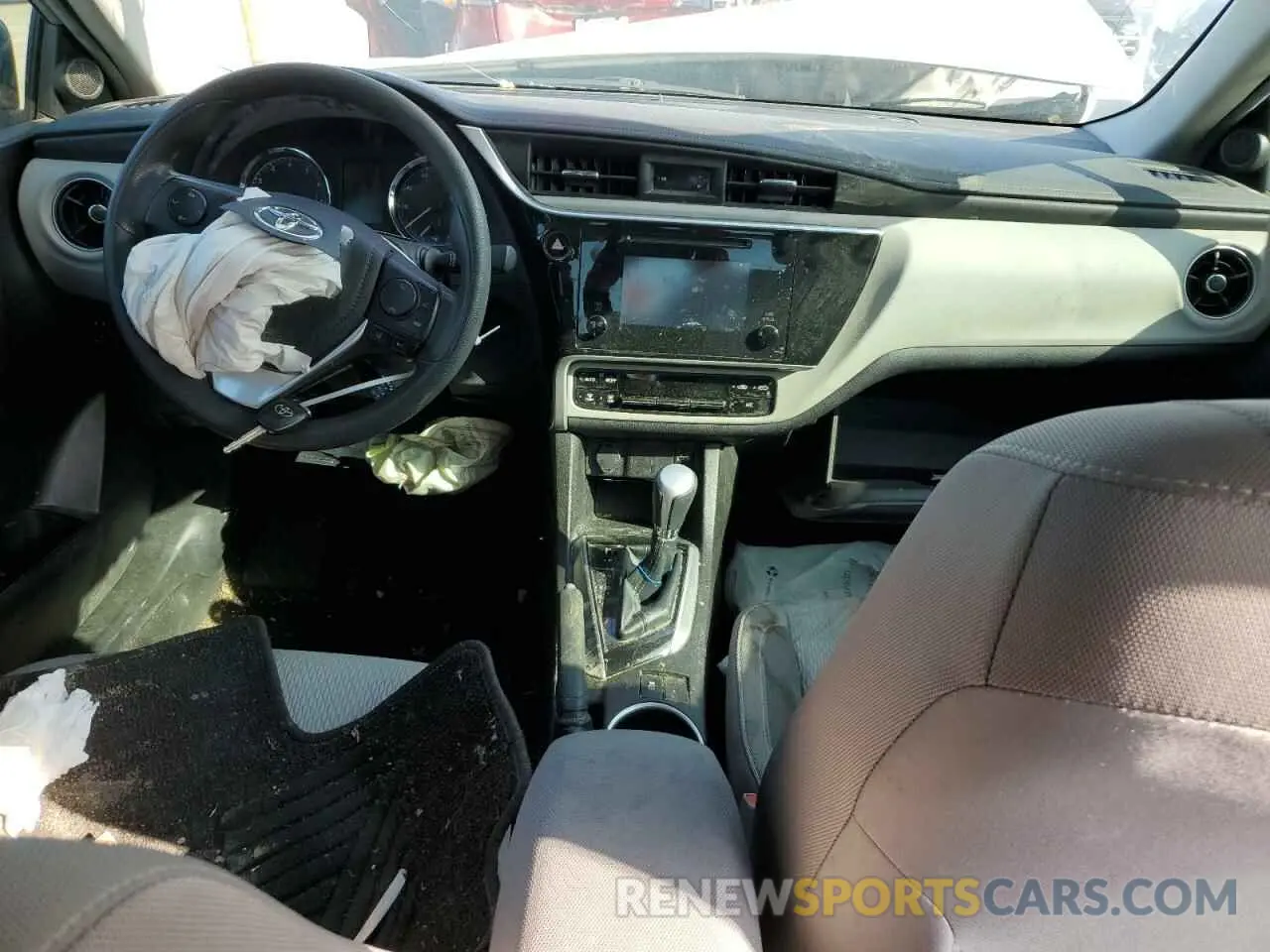 8 Photograph of a damaged car 5YFBURHE5KP894779 TOYOTA COROLLA 2019