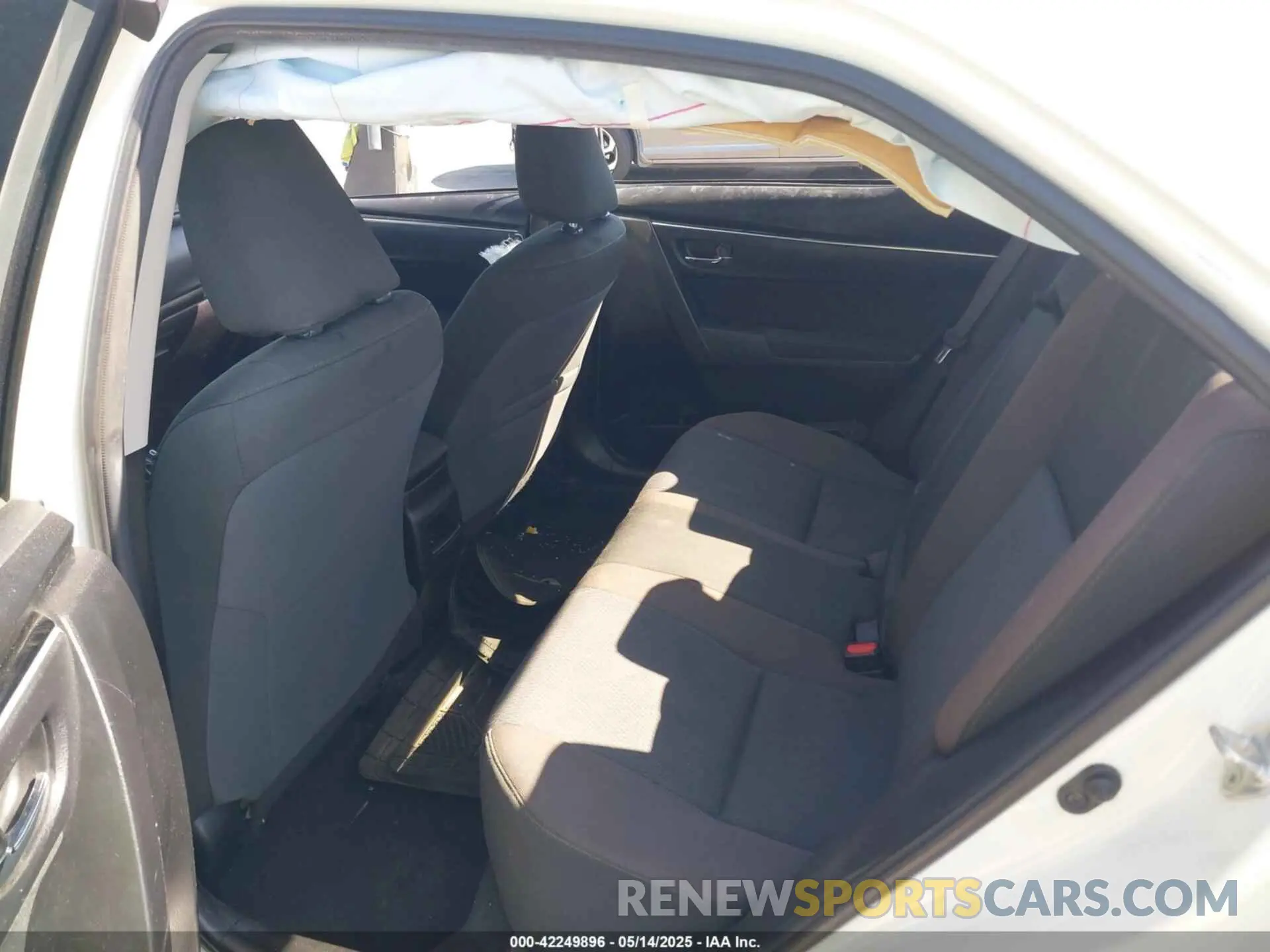 8 Photograph of a damaged car 5YFBURHE5KP896225 TOYOTA COROLLA 2019