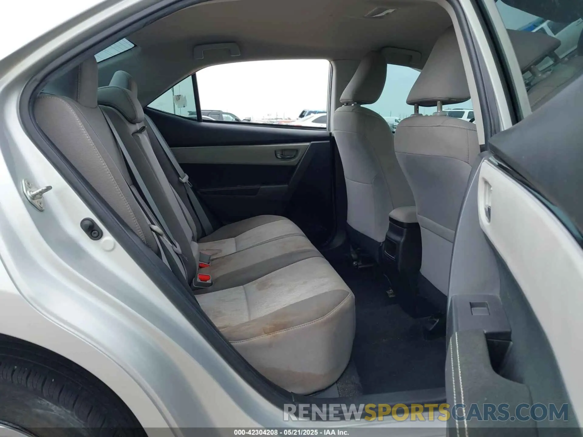 8 Photograph of a damaged car 5YFBURHE5KP899058 TOYOTA COROLLA 2019