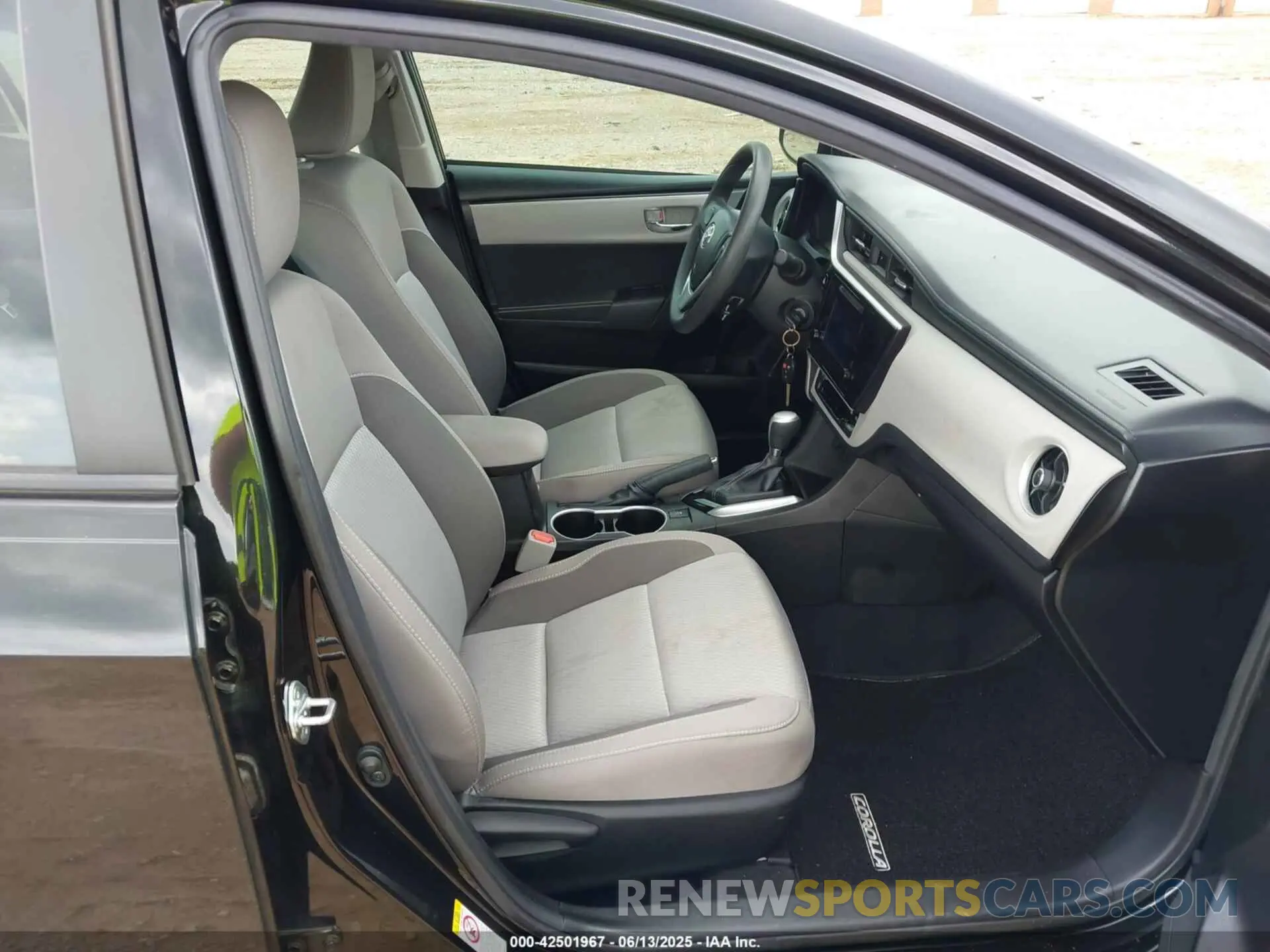 5 Photograph of a damaged car 5YFBURHE5KP899948 TOYOTA COROLLA 2019