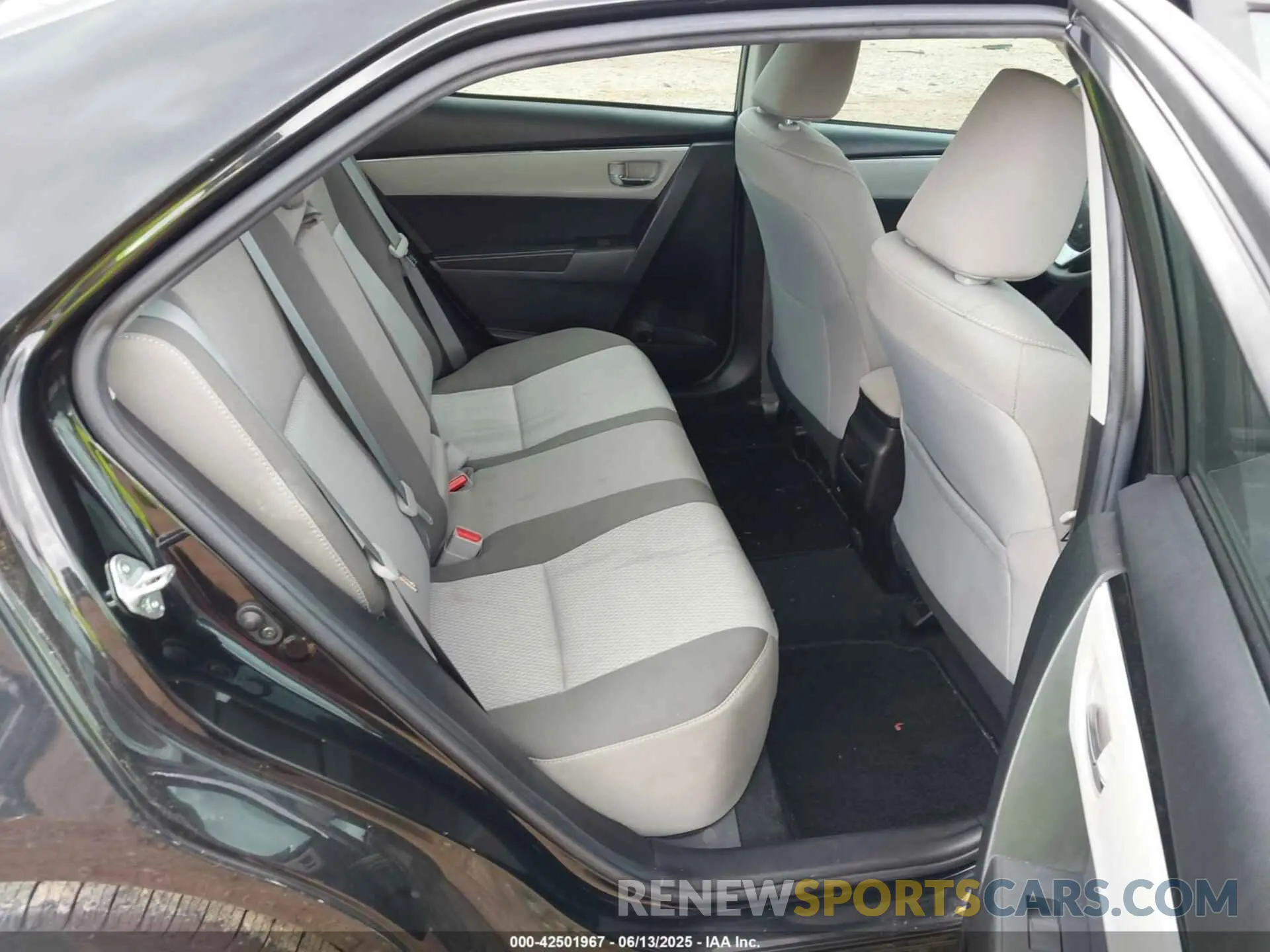 8 Photograph of a damaged car 5YFBURHE5KP899948 TOYOTA COROLLA 2019