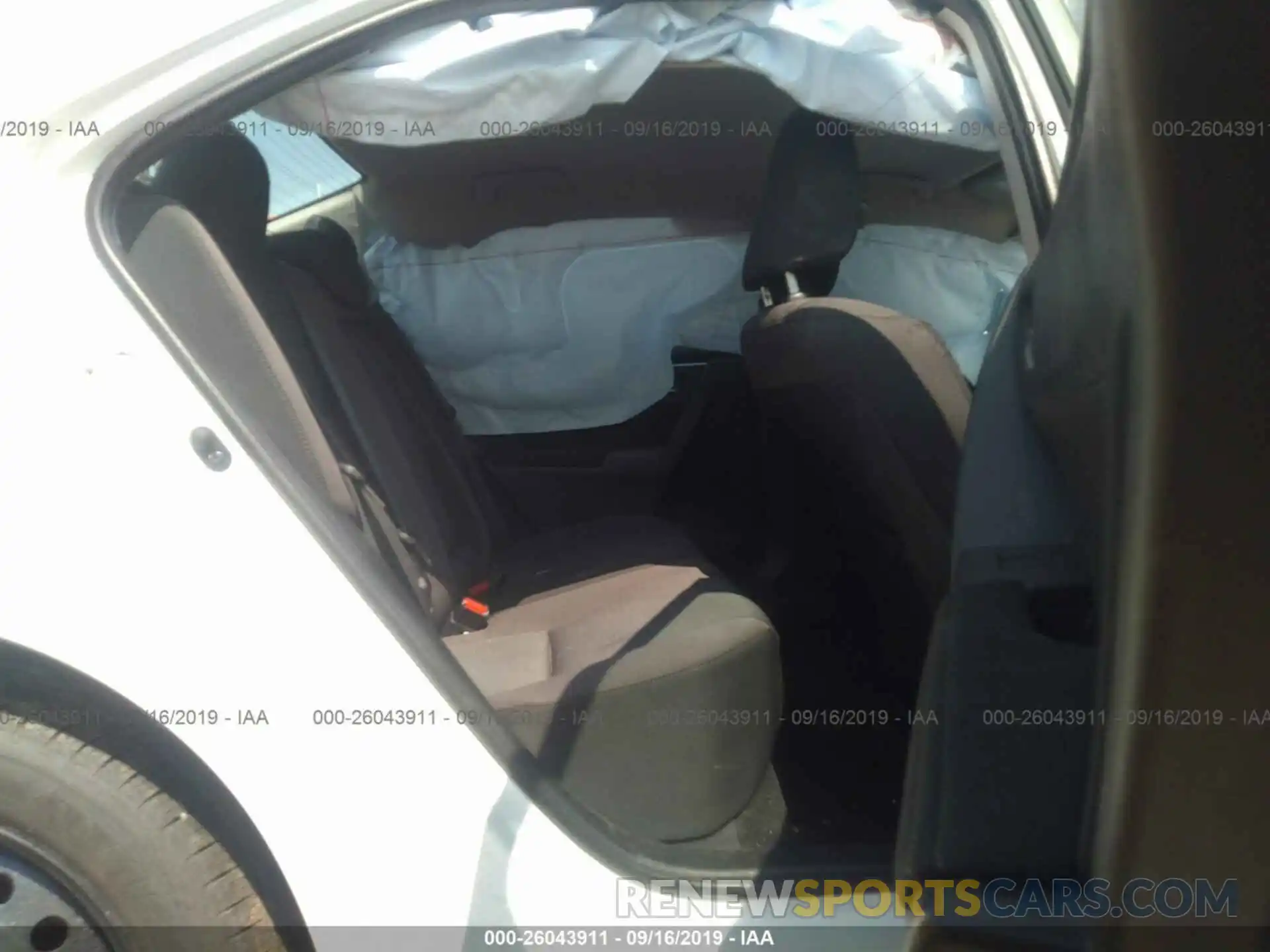 8 Photograph of a damaged car 5YFBURHE5KP901889 TOYOTA COROLLA 2019