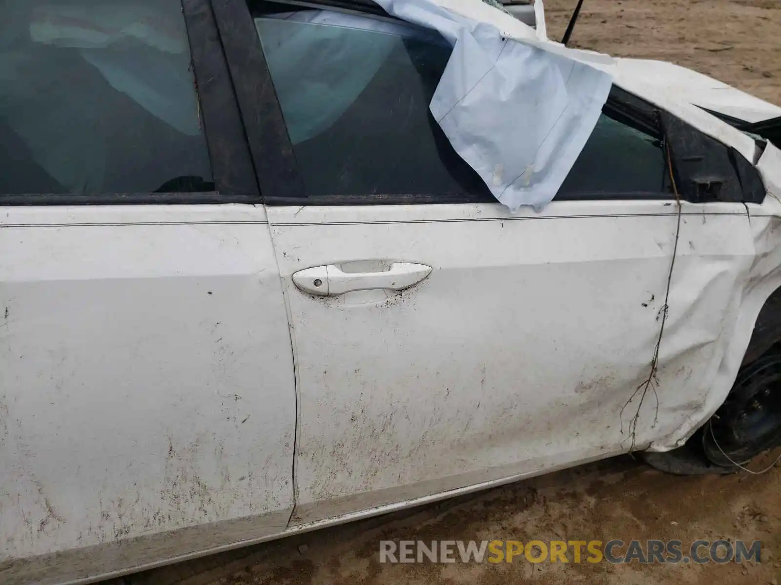 5 Photograph of a damaged car 5YFBURHE5KP913461 TOYOTA COROLLA 2019