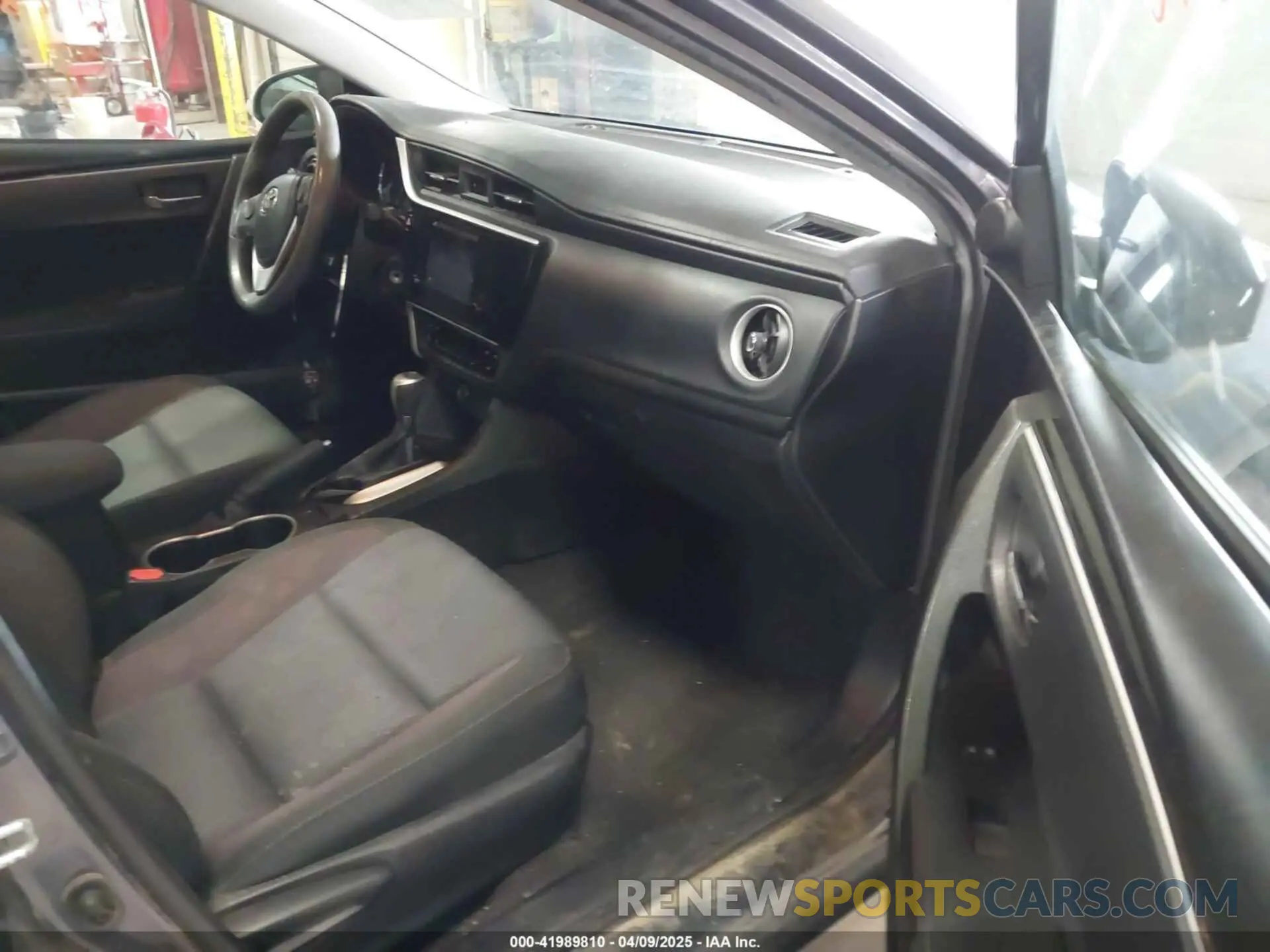 5 Photograph of a damaged car 5YFBURHE5KP920054 TOYOTA COROLLA 2019