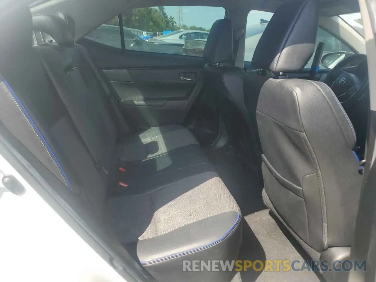 10 Photograph of a damaged car 5YFBURHE5KP921284 TOYOTA COROLLA 2019
