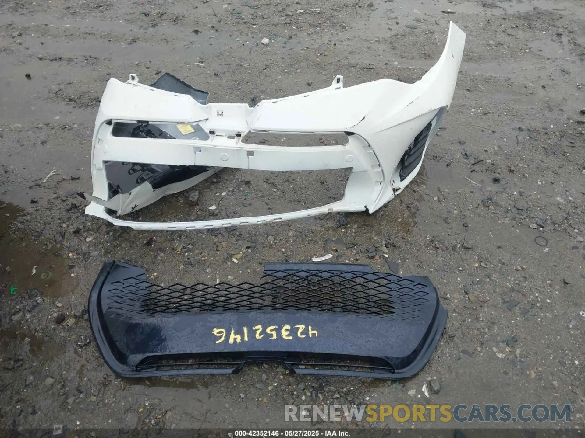 11 Photograph of a damaged car 5YFBURHE5KP927117 TOYOTA COROLLA 2019
