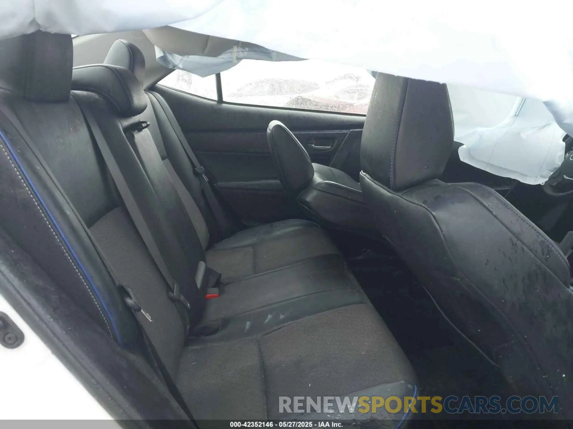 8 Photograph of a damaged car 5YFBURHE5KP927117 TOYOTA COROLLA 2019