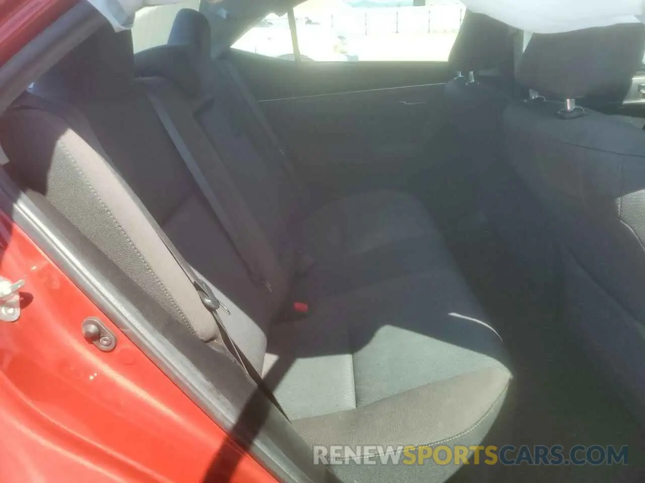 10 Photograph of a damaged car 5YFBURHE5KP927134 TOYOTA COROLLA 2019
