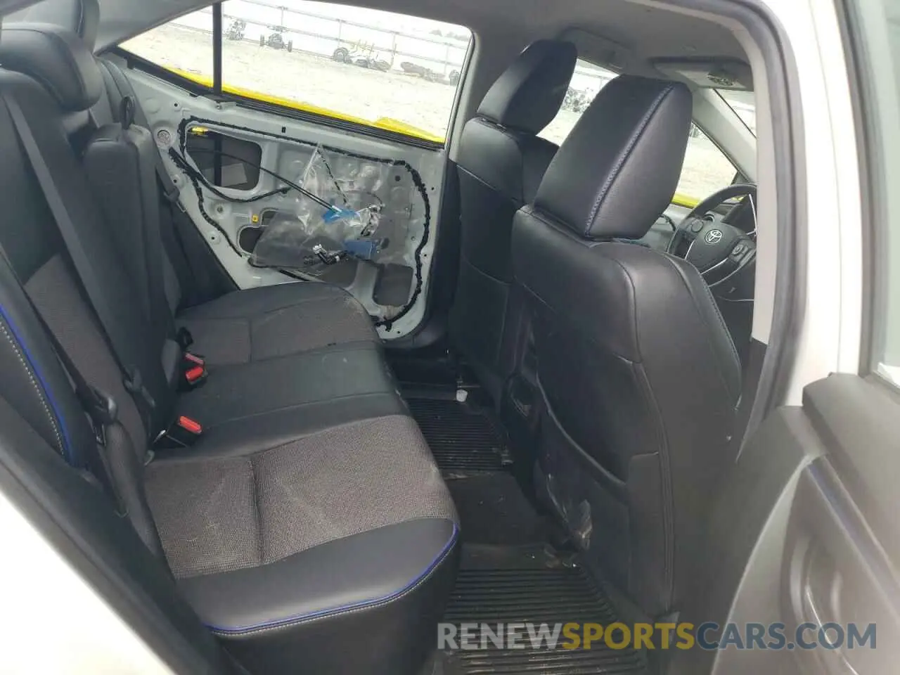 11 Photograph of a damaged car 5YFBURHE5KP931247 TOYOTA COROLLA 2019