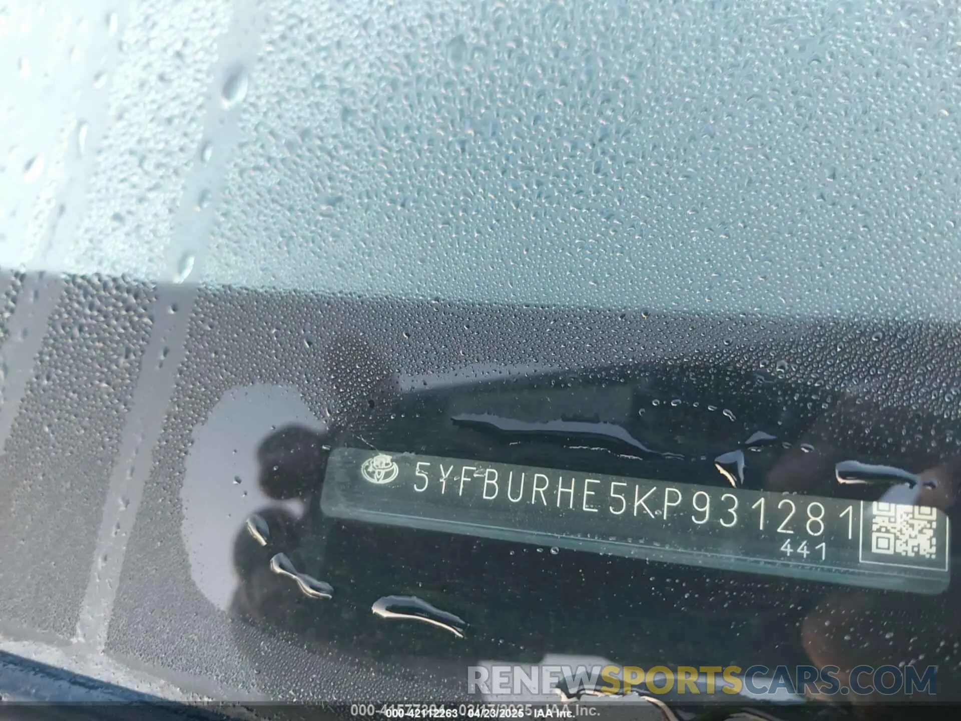 9 Photograph of a damaged car 5YFBURHE5KP931281 TOYOTA COROLLA 2019