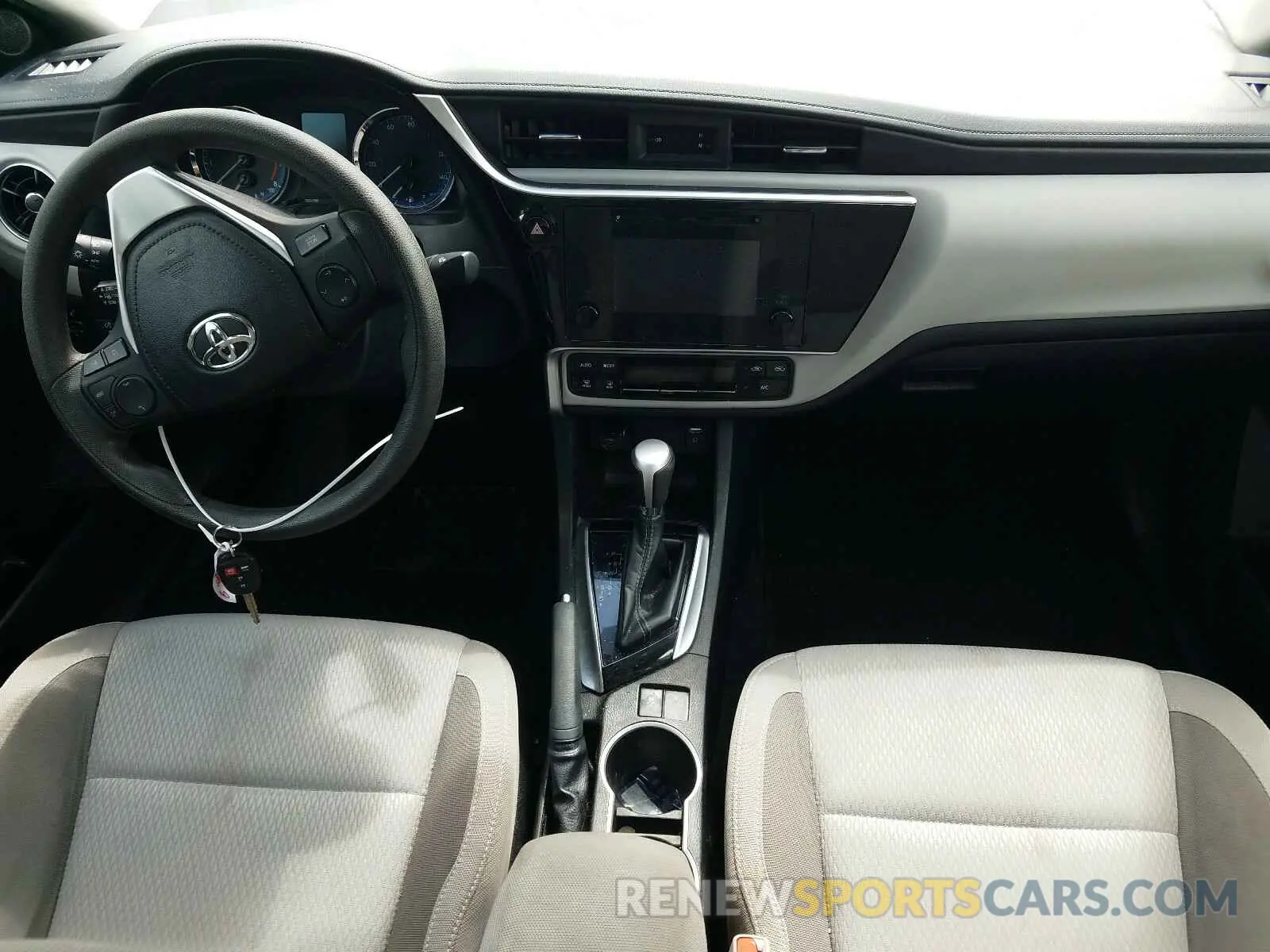 9 Photograph of a damaged car 5YFBURHE5KP936741 TOYOTA COROLLA 2019