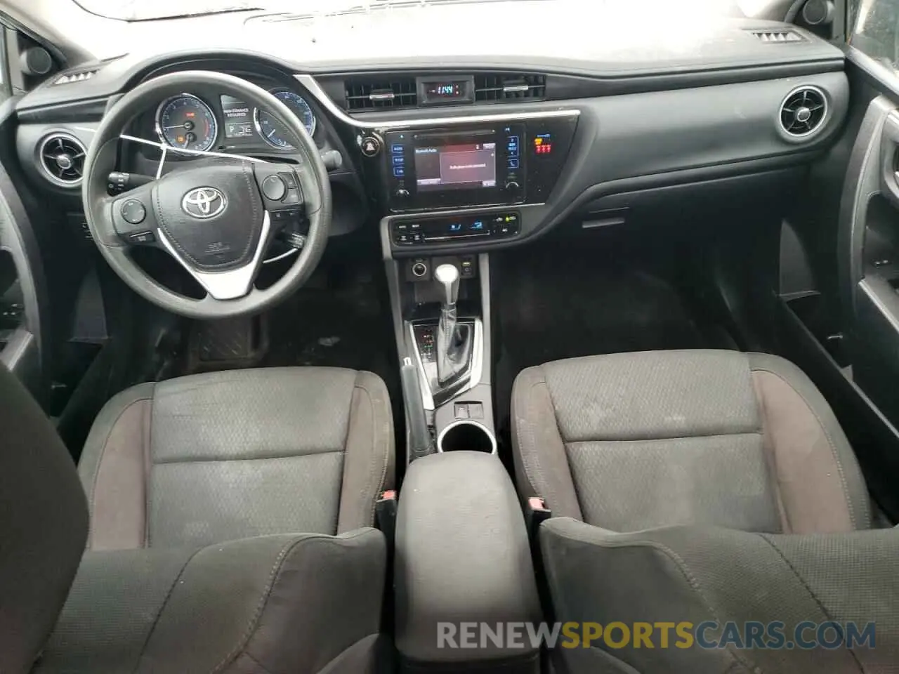 8 Photograph of a damaged car 5YFBURHE5KP938294 TOYOTA COROLLA 2019
