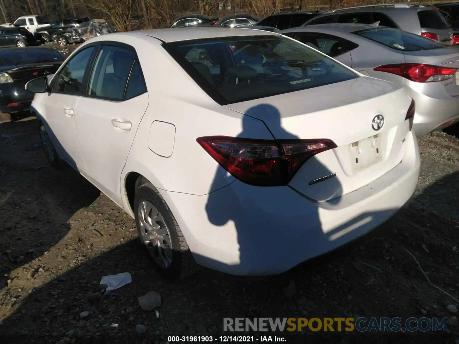 3 Photograph of a damaged car 5YFBURHE5KP939493 TOYOTA COROLLA 2019