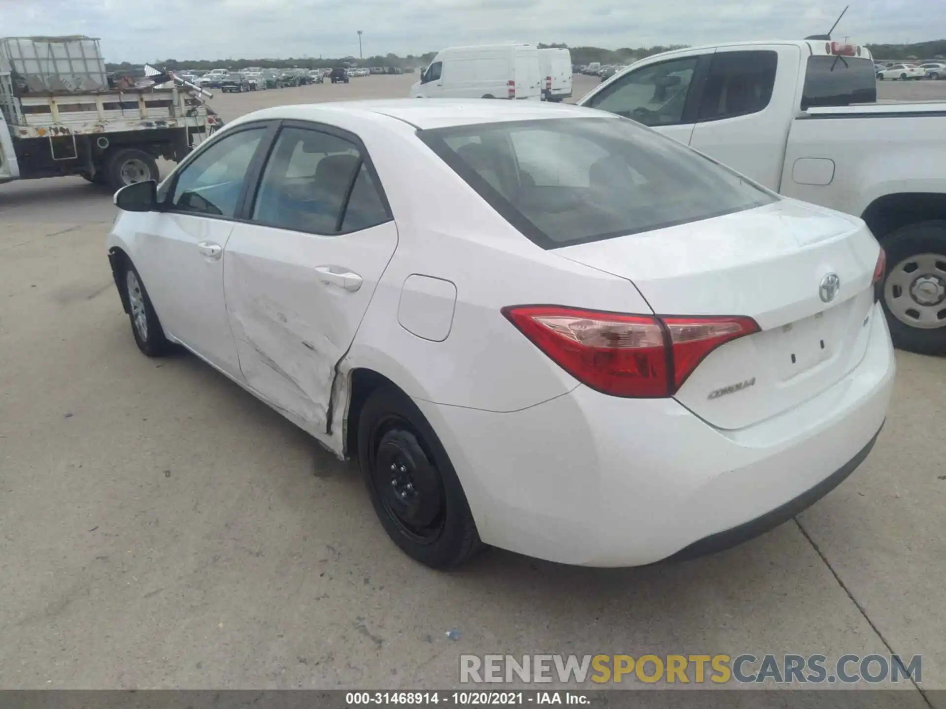 3 Photograph of a damaged car 5YFBURHE5KP940823 TOYOTA COROLLA 2019