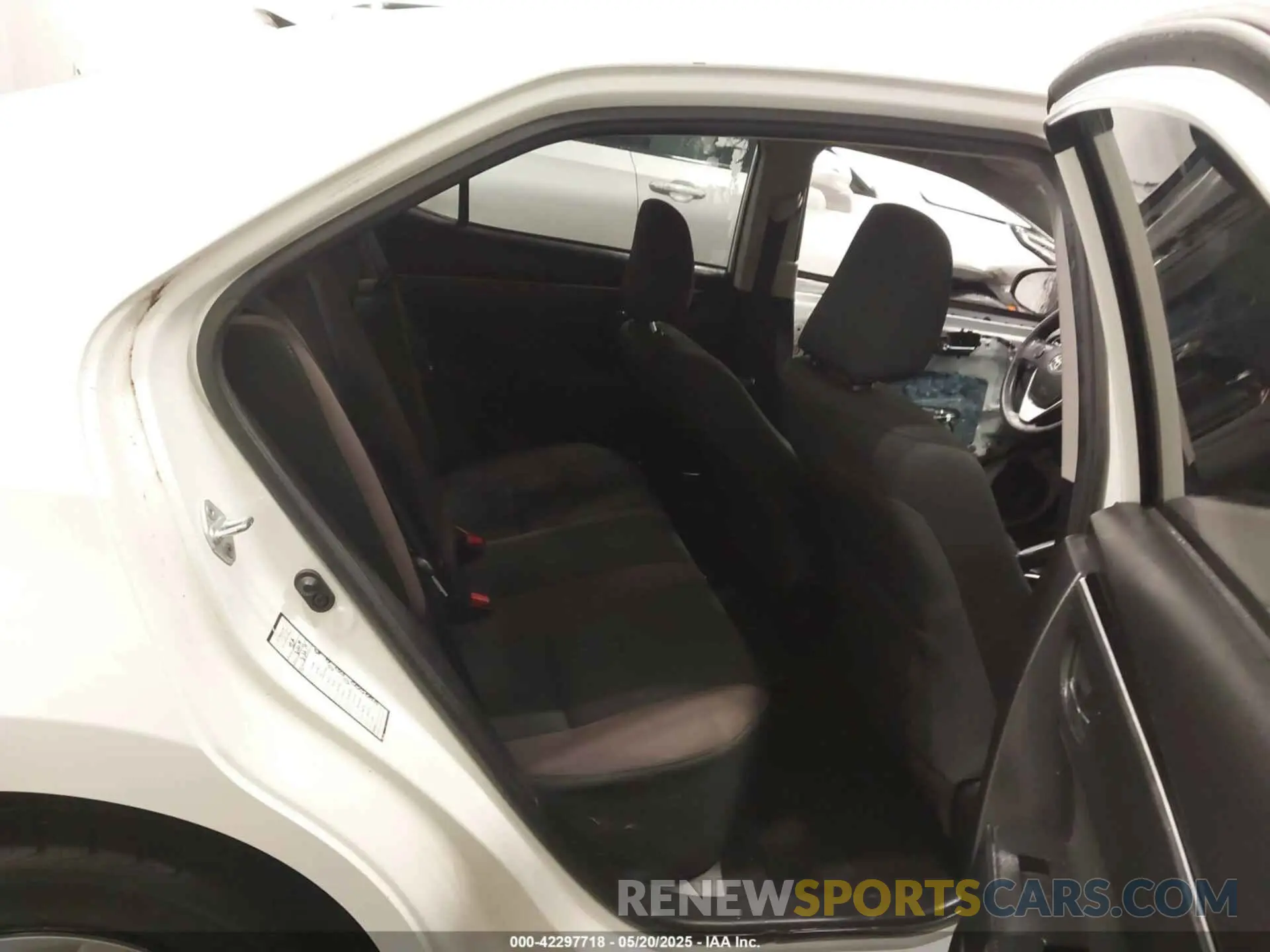 8 Photograph of a damaged car 5YFBURHE5KP941051 TOYOTA COROLLA 2019