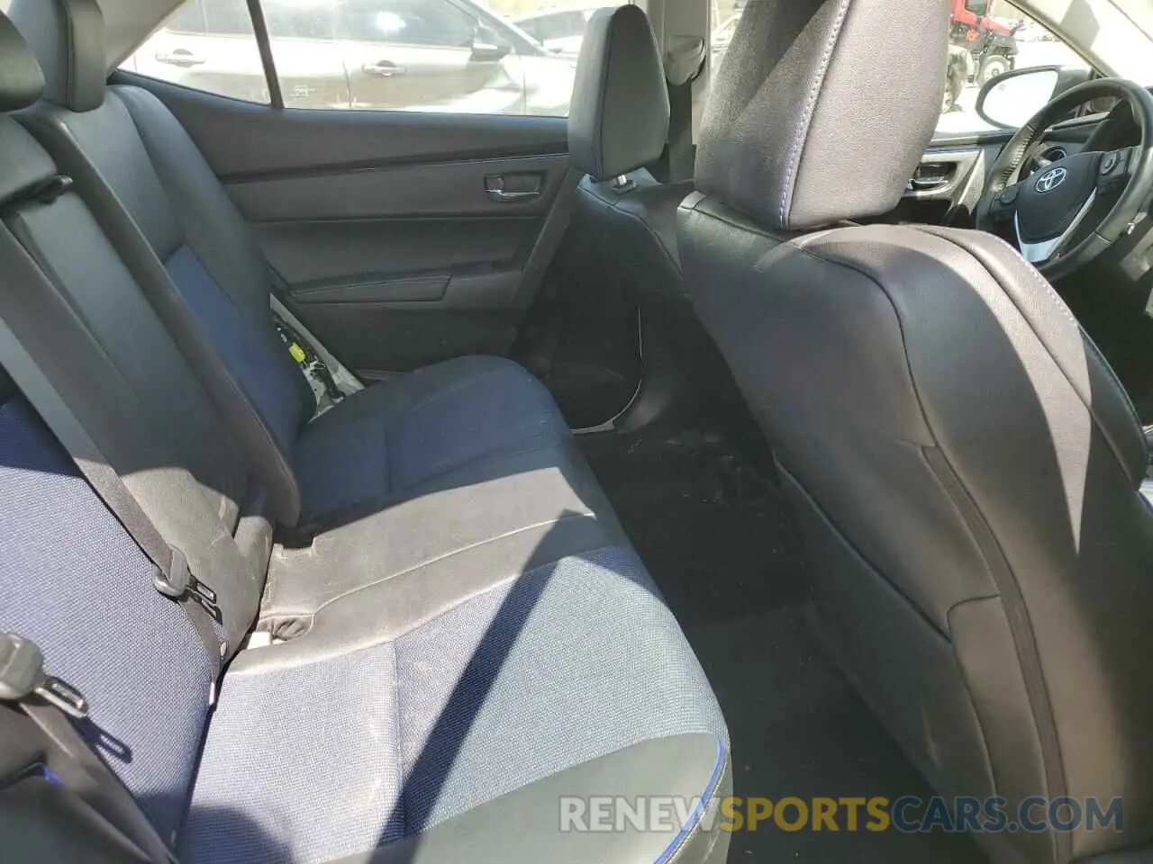 10 Photograph of a damaged car 5YFBURHE5KP943480 TOYOTA COROLLA 2019