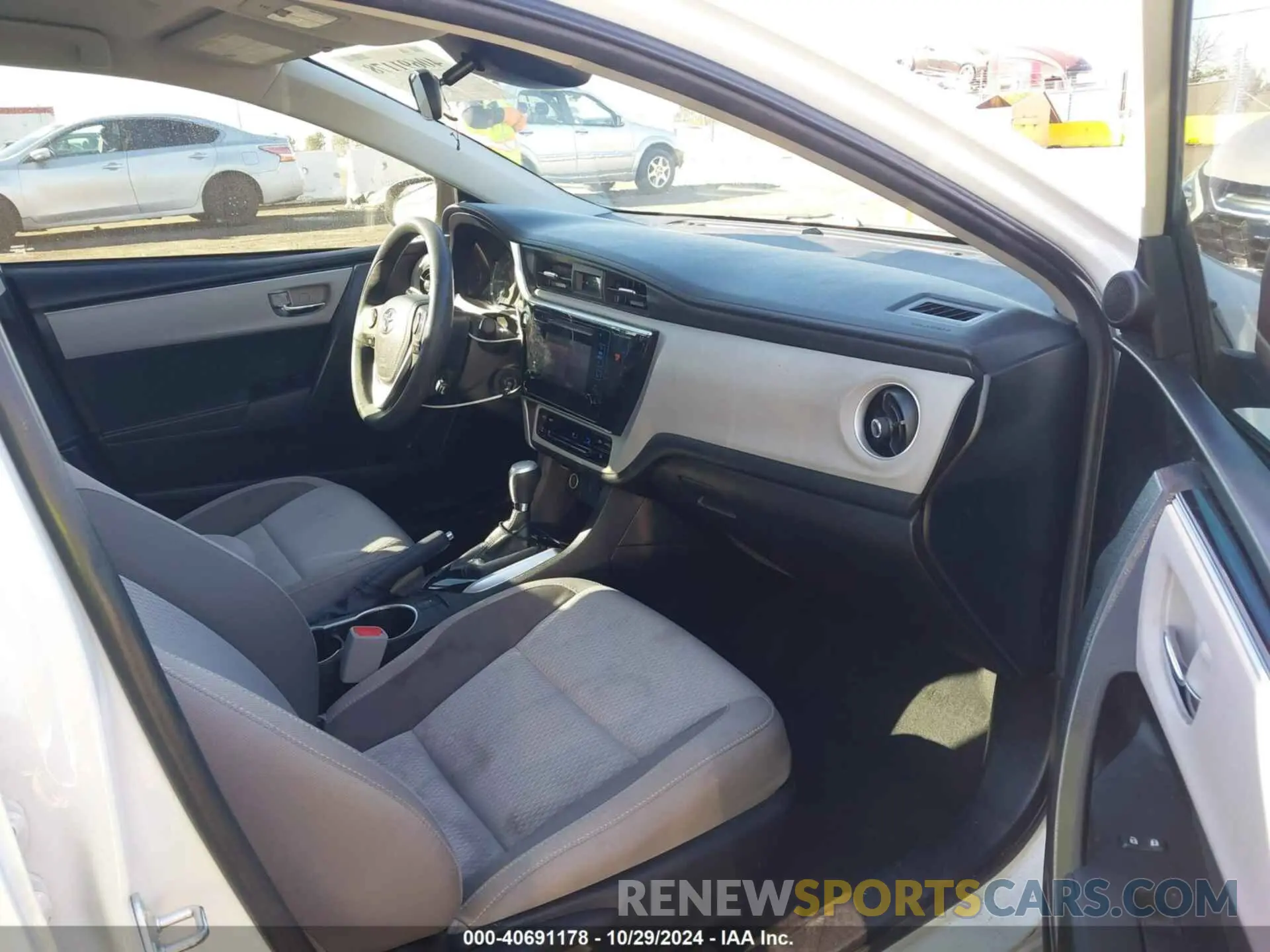 5 Photograph of a damaged car 5YFBURHE5KP946167 TOYOTA COROLLA 2019
