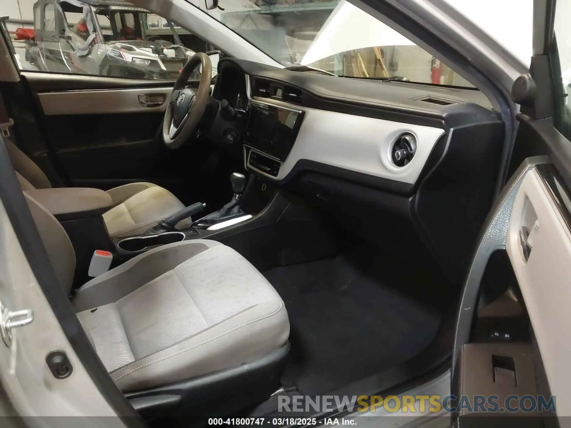 5 Photograph of a damaged car 5YFBURHE5KP947349 TOYOTA COROLLA 2019