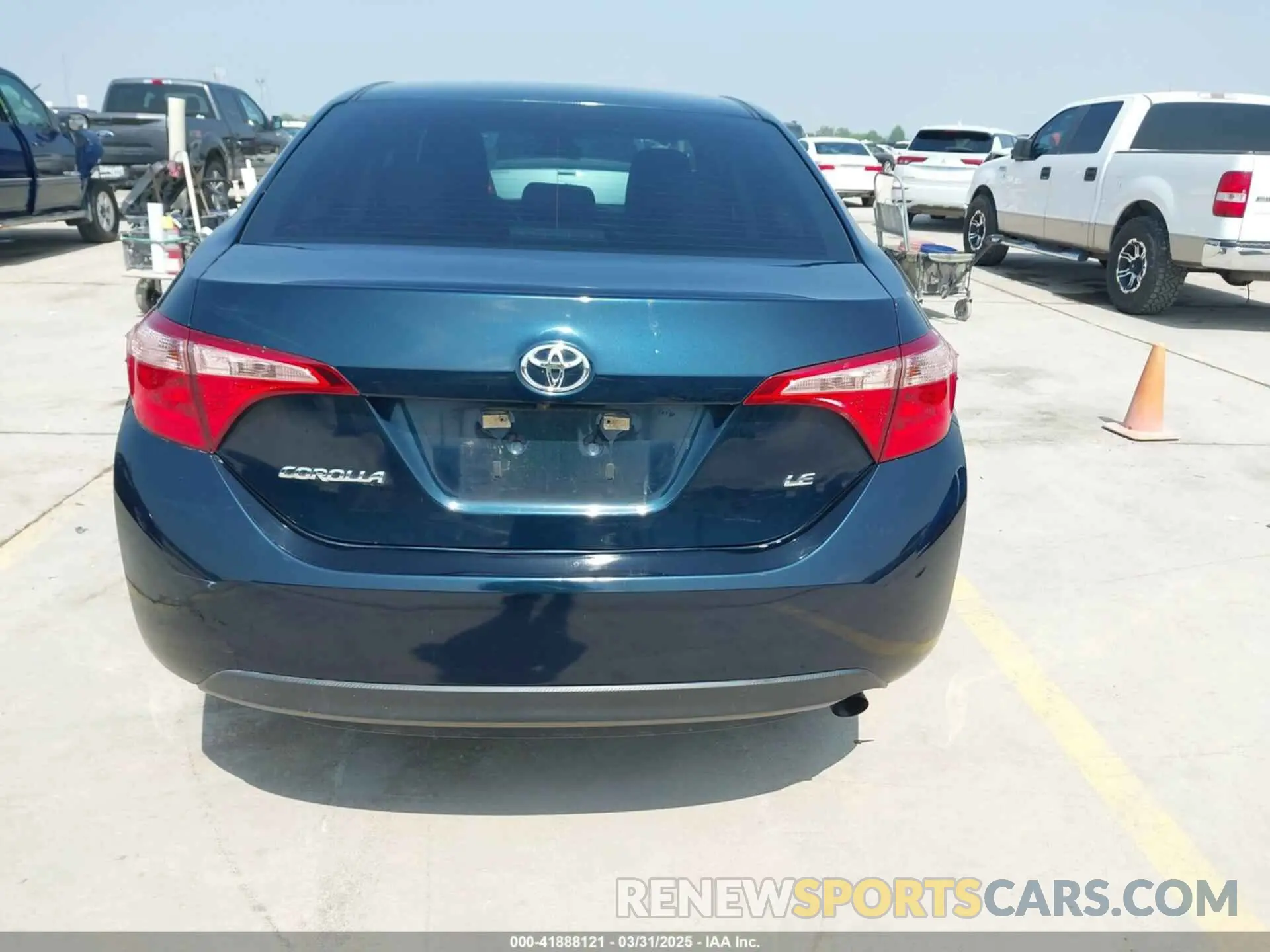 17 Photograph of a damaged car 5YFBURHE5KP947948 TOYOTA COROLLA 2019