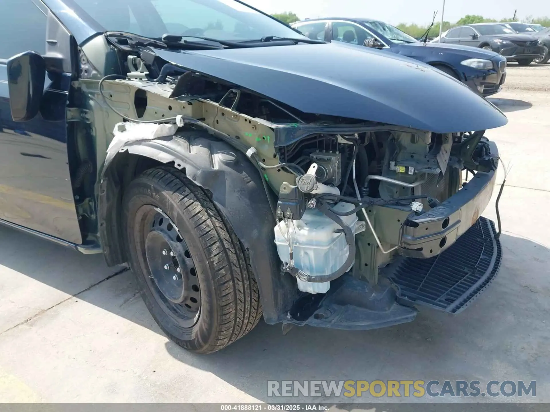 18 Photograph of a damaged car 5YFBURHE5KP947948 TOYOTA COROLLA 2019