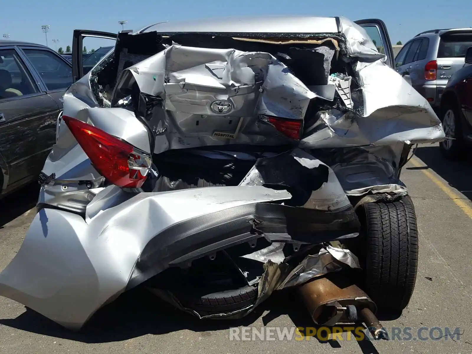 9 Photograph of a damaged car 5YFBURHE6KP863282 TOYOTA COROLLA 2019