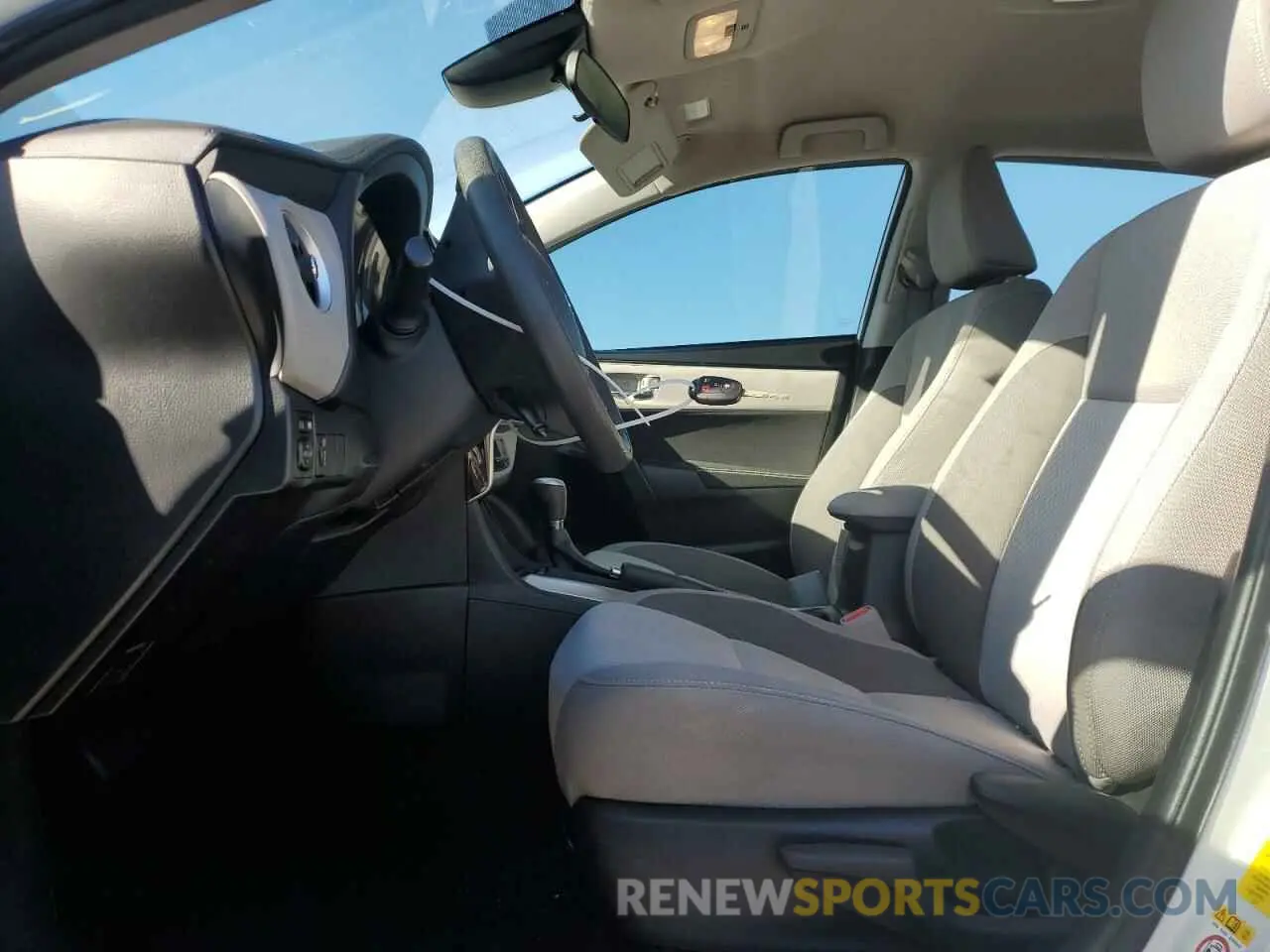 7 Photograph of a damaged car 5YFBURHE6KP865825 TOYOTA COROLLA 2019
