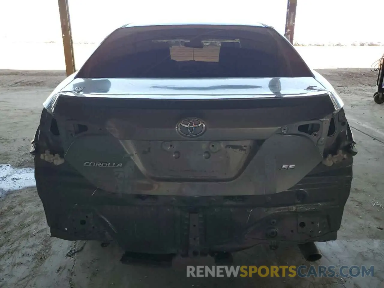 6 Photograph of a damaged car 5YFBURHE6KP865923 TOYOTA COROLLA 2019