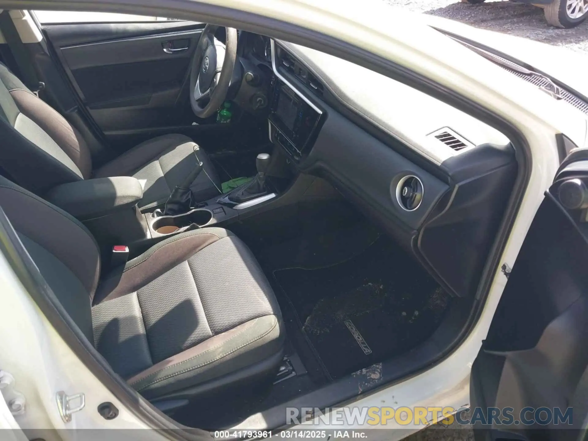 5 Photograph of a damaged car 5YFBURHE6KP867669 TOYOTA COROLLA 2019