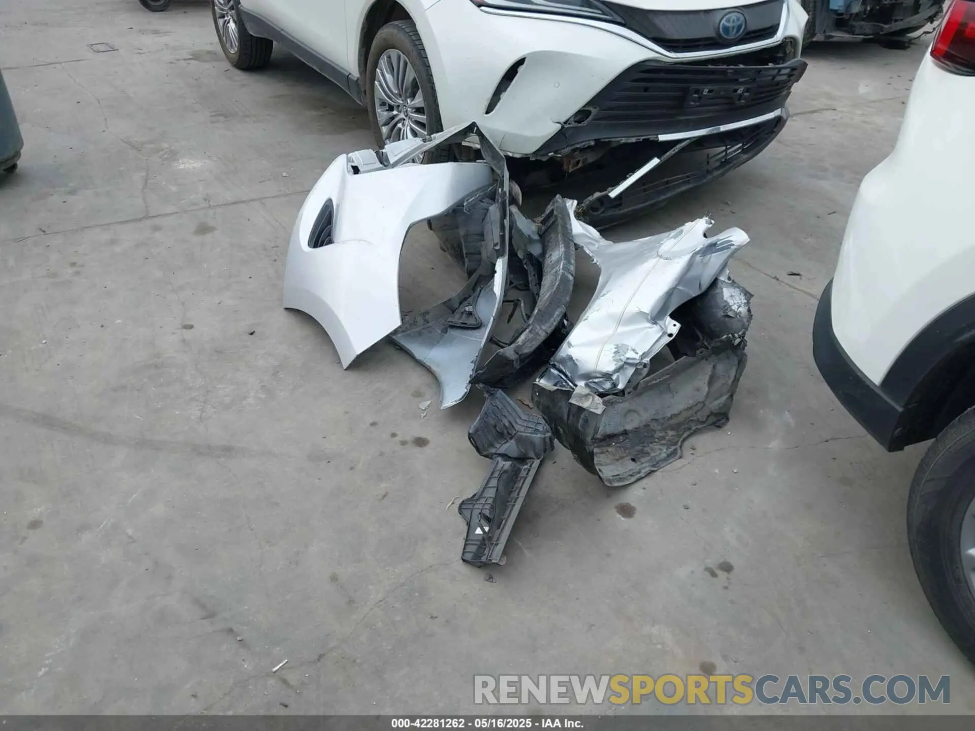 11 Photograph of a damaged car 5YFBURHE6KP868241 TOYOTA COROLLA 2019