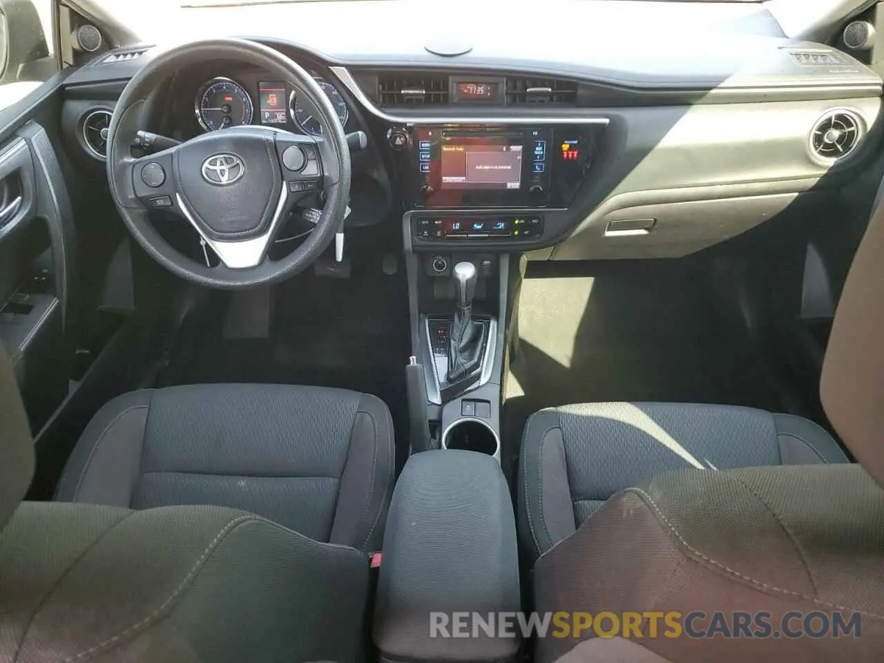 8 Photograph of a damaged car 5YFBURHE6KP871477 TOYOTA COROLLA 2019