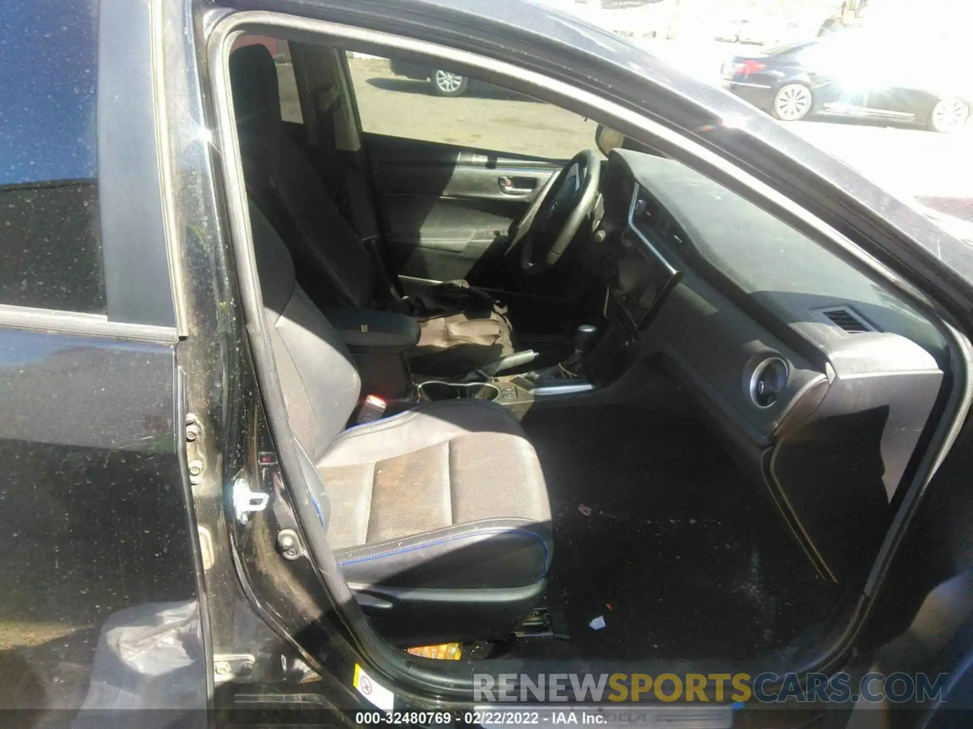 5 Photograph of a damaged car 5YFBURHE6KP899196 TOYOTA COROLLA 2019