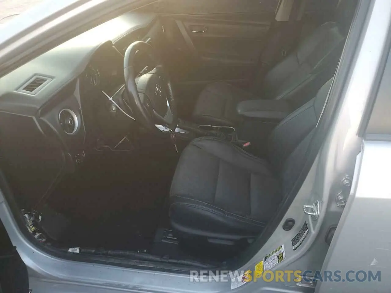 7 Photograph of a damaged car 5YFBURHE6KP899361 TOYOTA COROLLA 2019