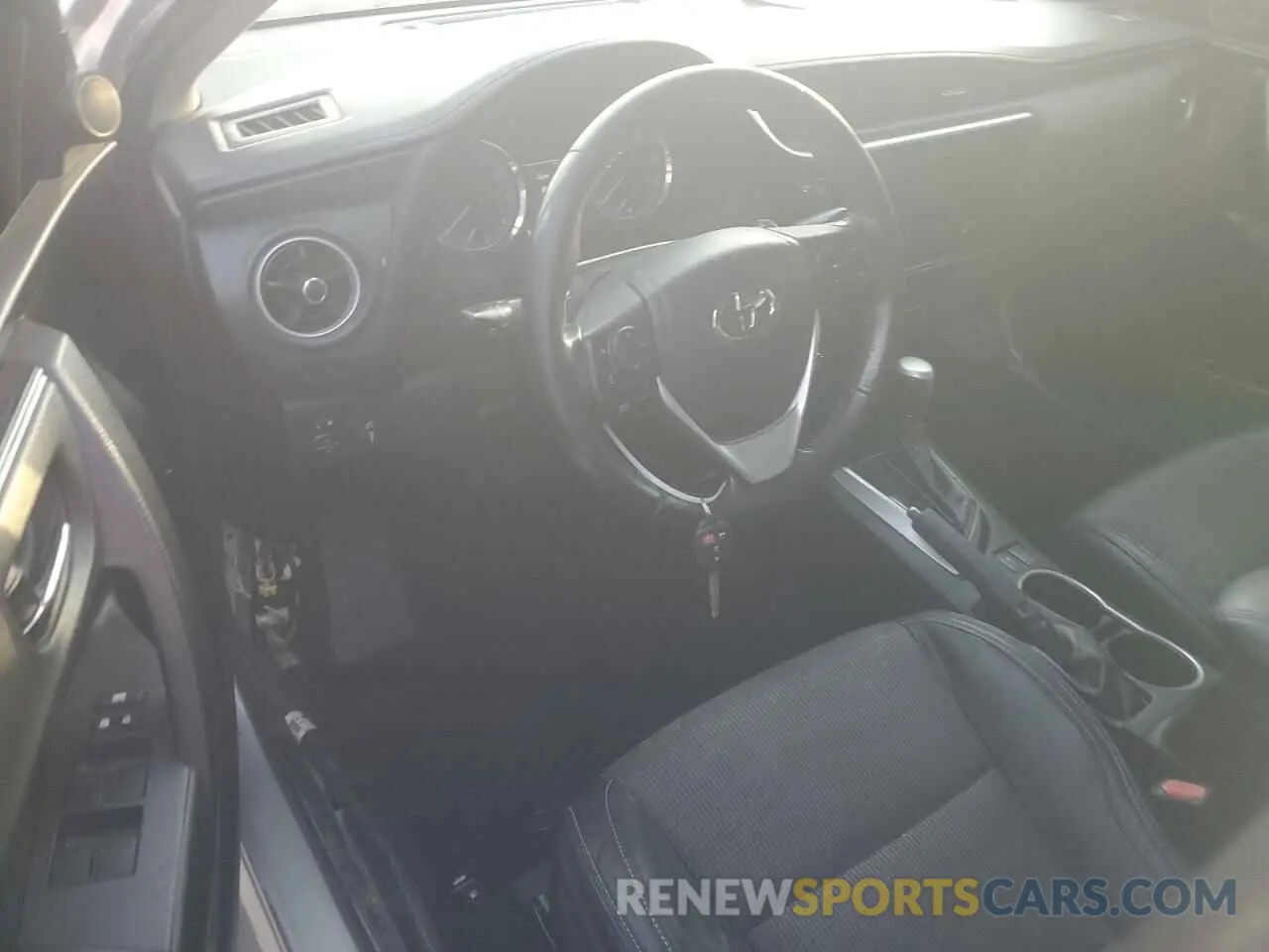8 Photograph of a damaged car 5YFBURHE6KP899361 TOYOTA COROLLA 2019