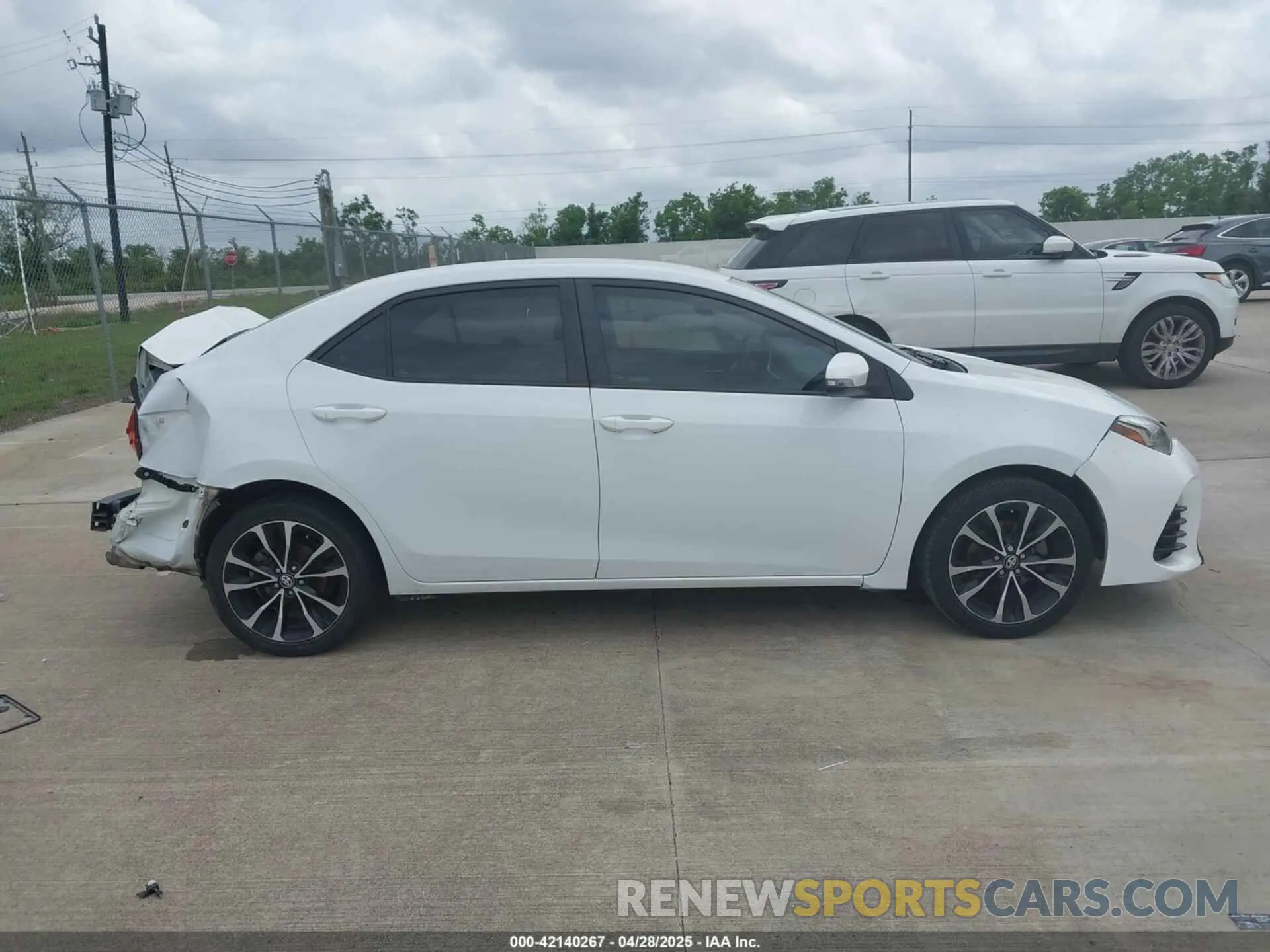 13 Photograph of a damaged car 5YFBURHE6KP914277 TOYOTA COROLLA 2019