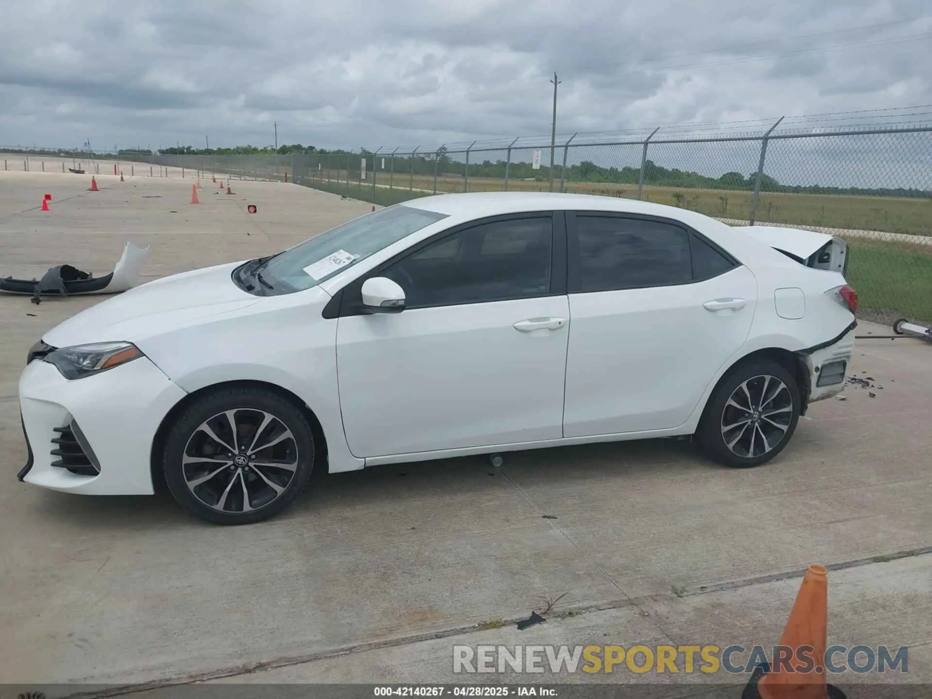 14 Photograph of a damaged car 5YFBURHE6KP914277 TOYOTA COROLLA 2019
