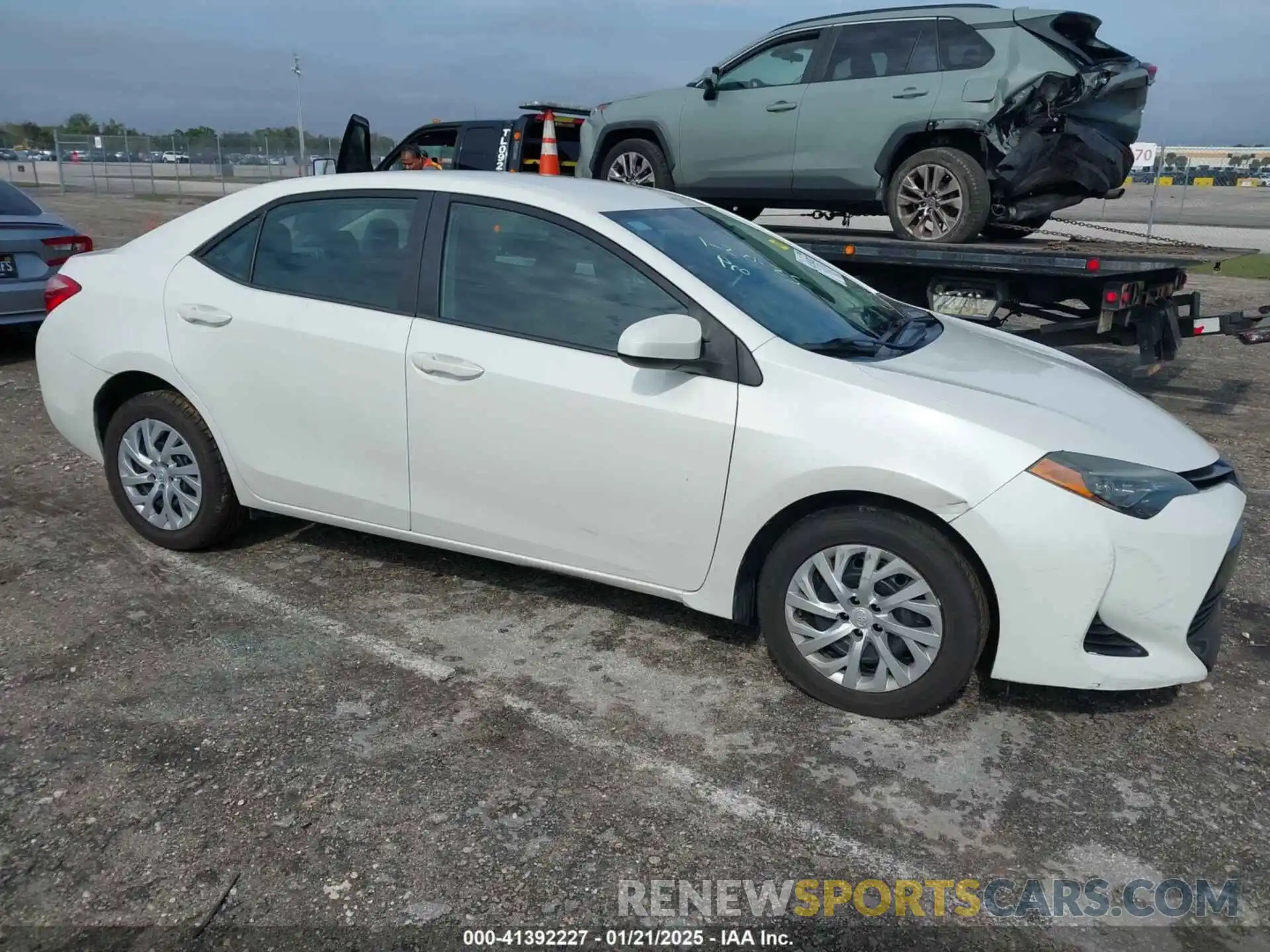 1 Photograph of a damaged car 5YFBURHE6KP925361 TOYOTA COROLLA 2019