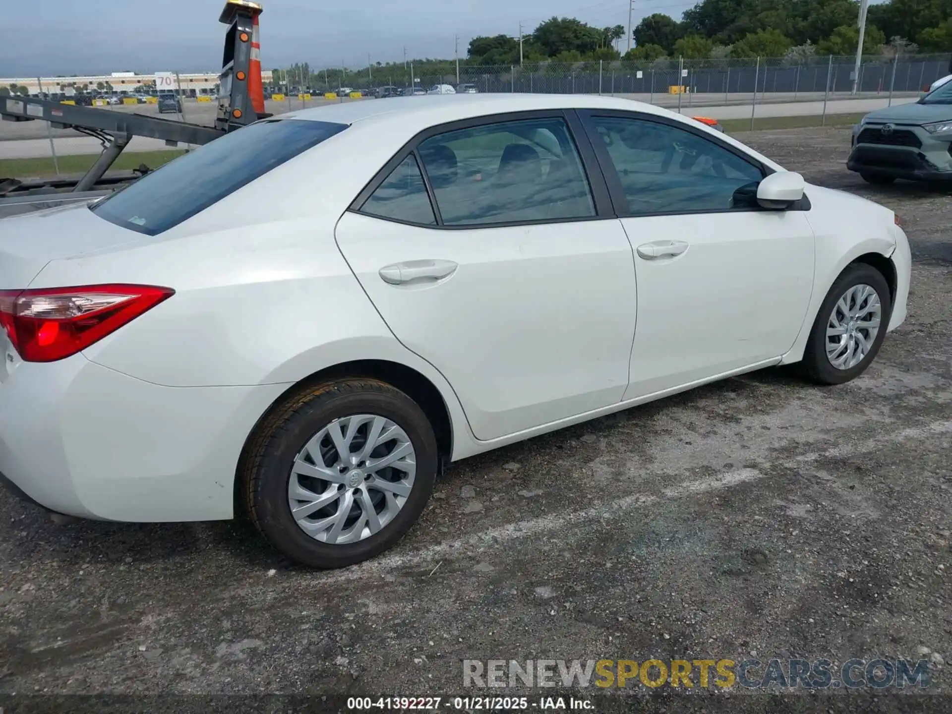 4 Photograph of a damaged car 5YFBURHE6KP925361 TOYOTA COROLLA 2019