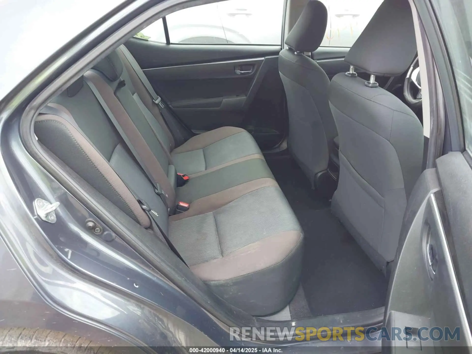 8 Photograph of a damaged car 5YFBURHE6KP934951 TOYOTA COROLLA 2019