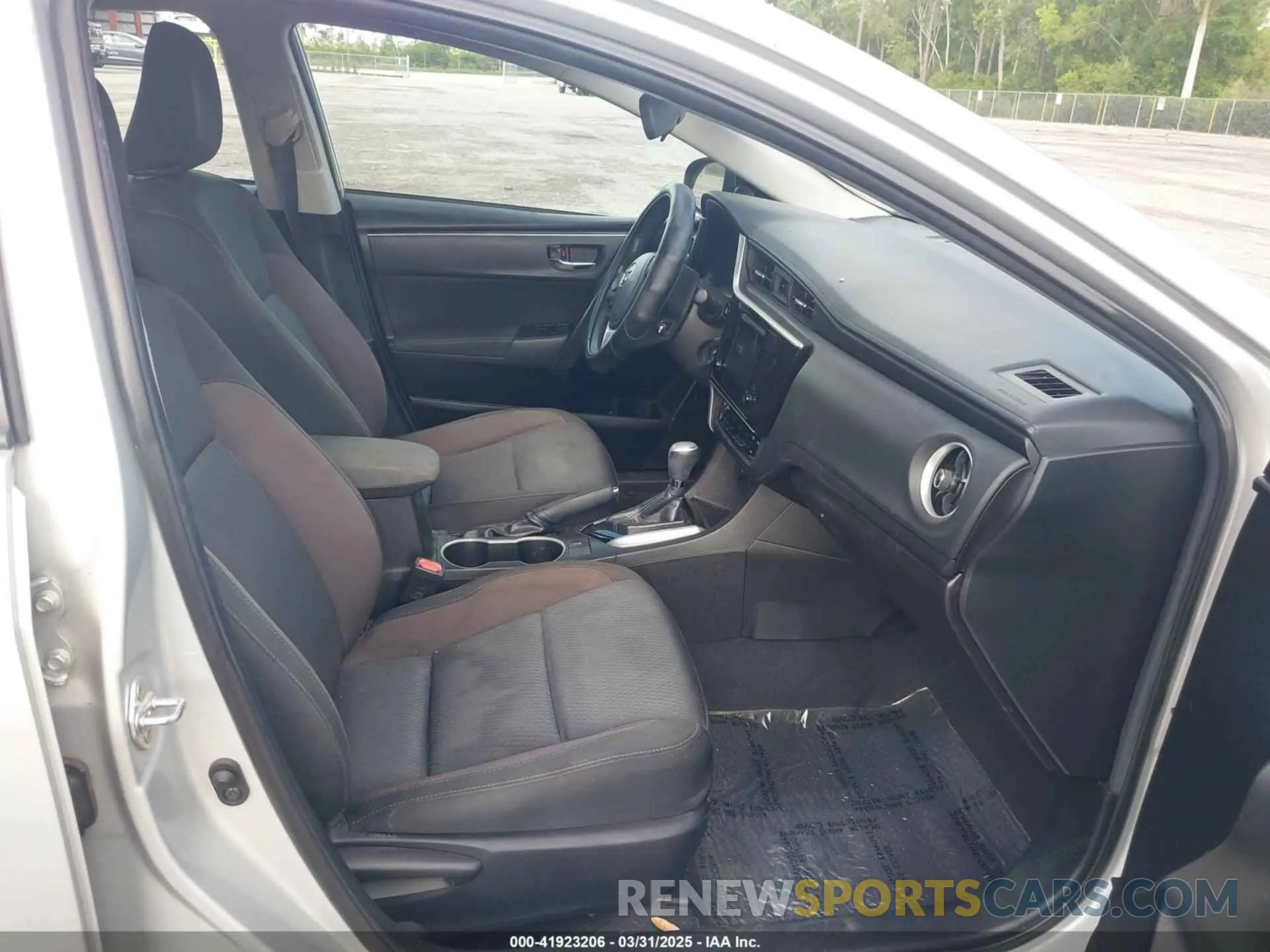 5 Photograph of a damaged car 5YFBURHE6KP935436 TOYOTA COROLLA 2019