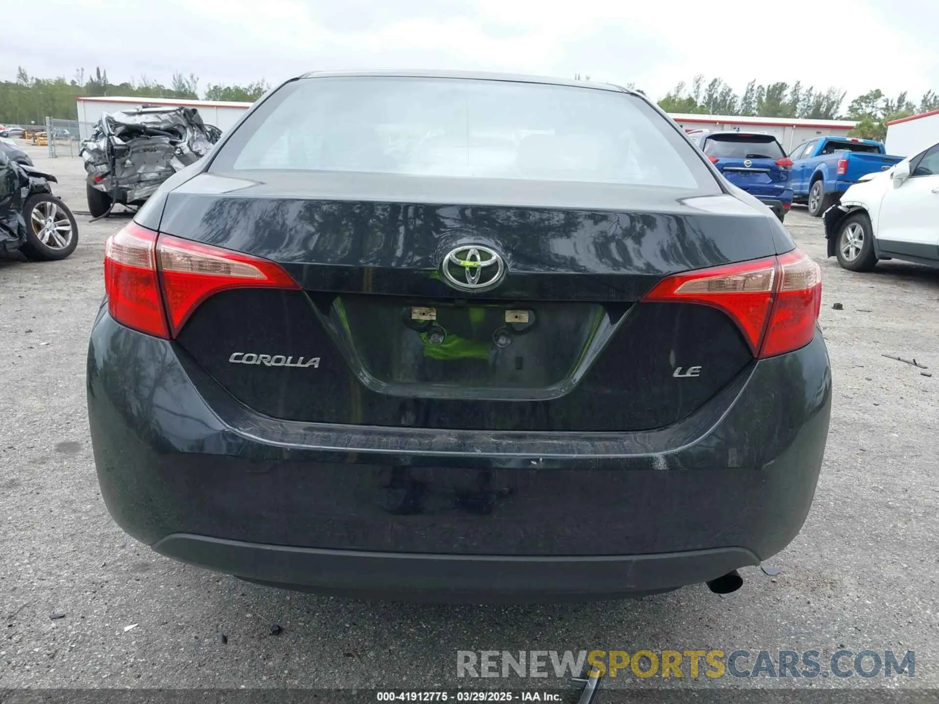 17 Photograph of a damaged car 5YFBURHE6KP936019 TOYOTA COROLLA 2019