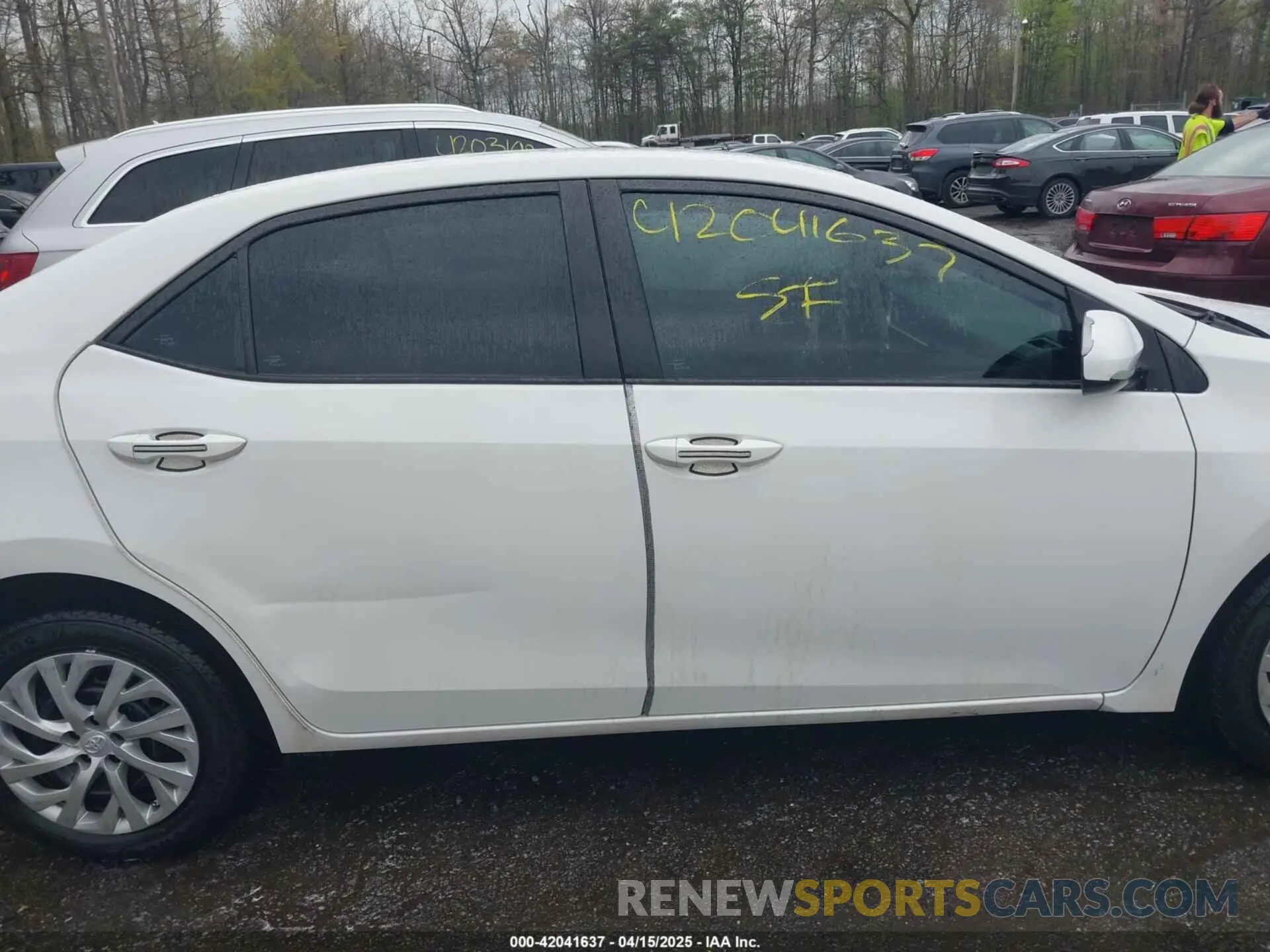 13 Photograph of a damaged car 5YFBURHE6KP937090 TOYOTA COROLLA 2019