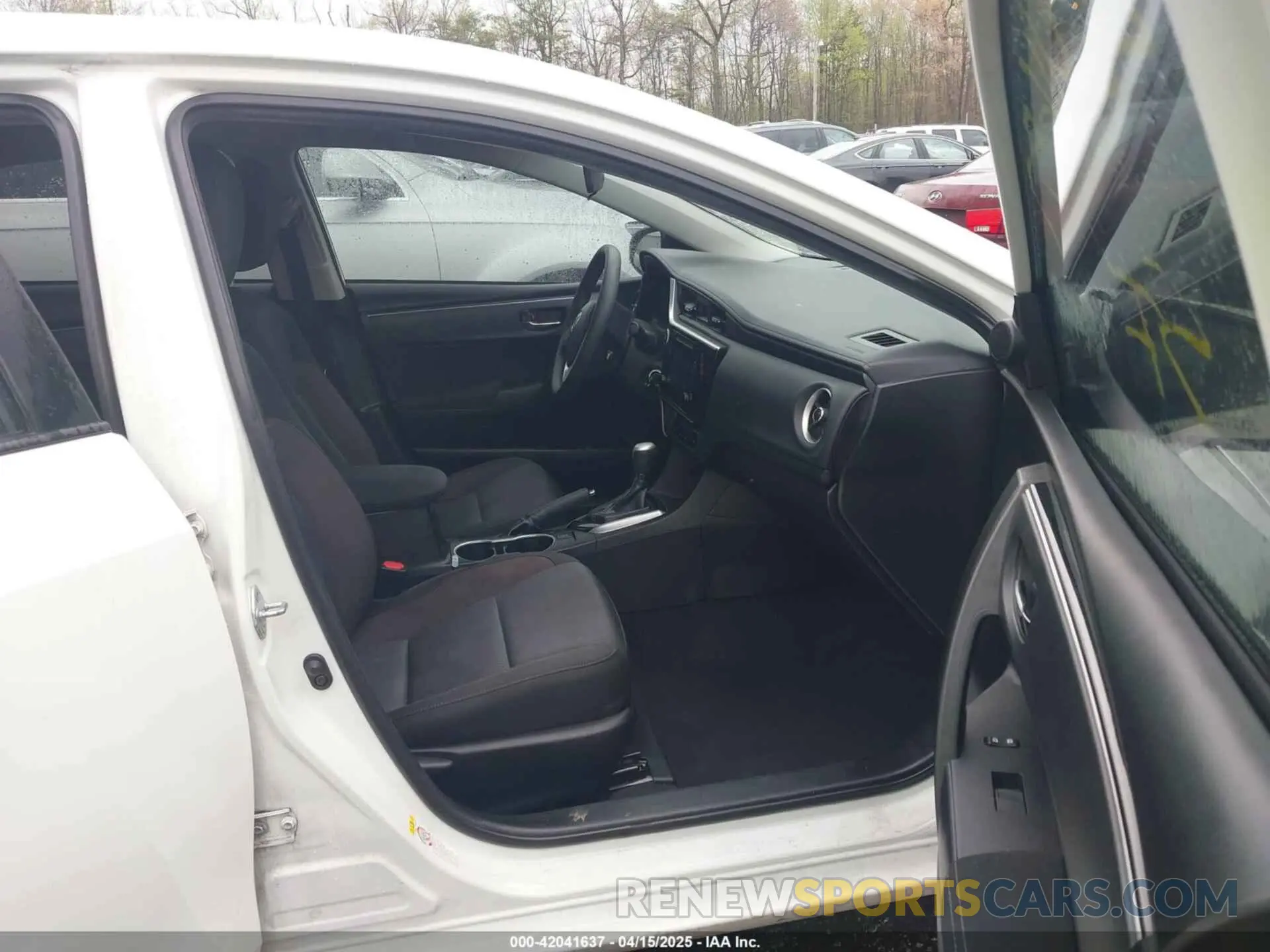 5 Photograph of a damaged car 5YFBURHE6KP937090 TOYOTA COROLLA 2019