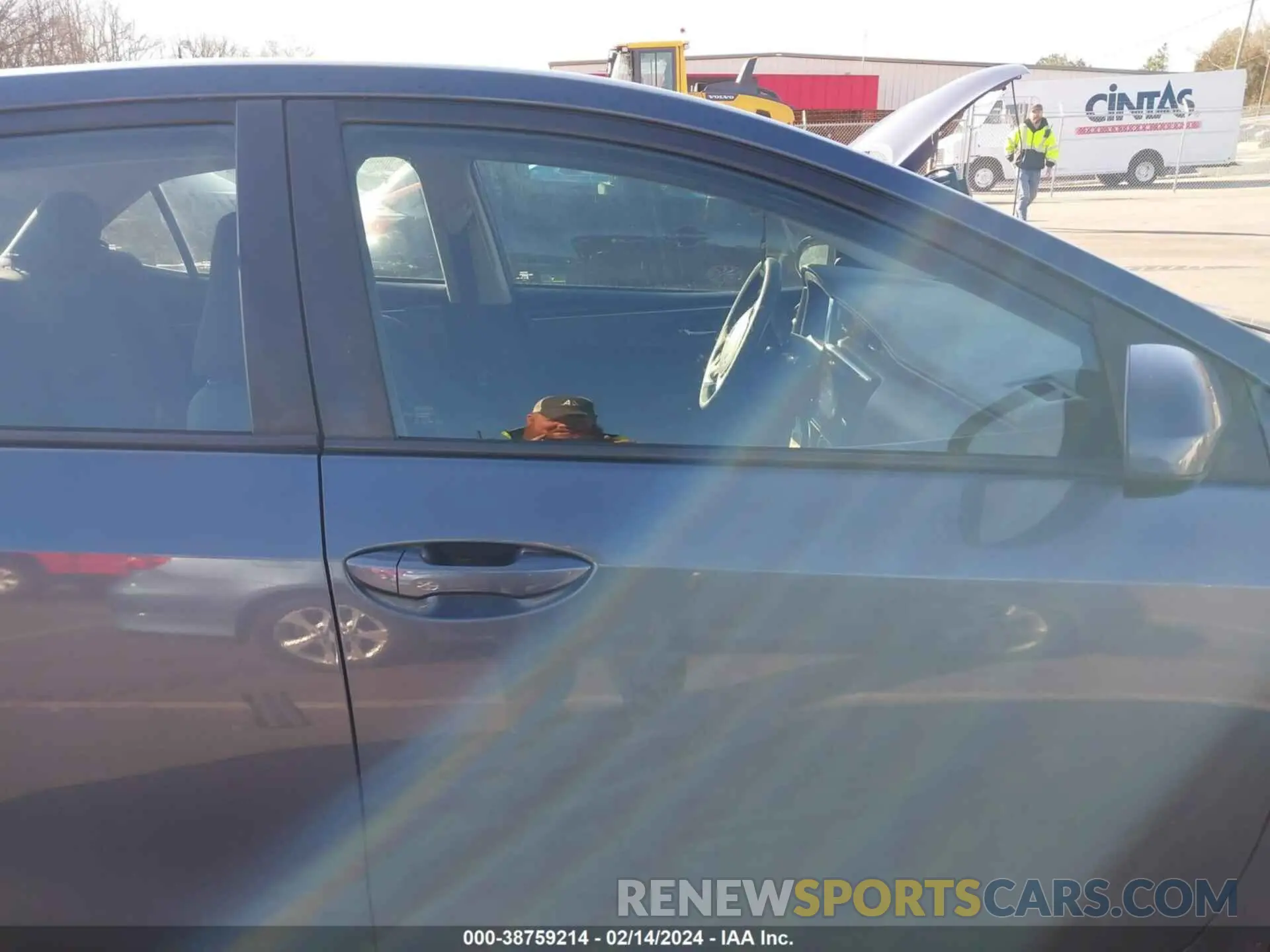 13 Photograph of a damaged car 5YFBURHE6KP939602 TOYOTA COROLLA 2019