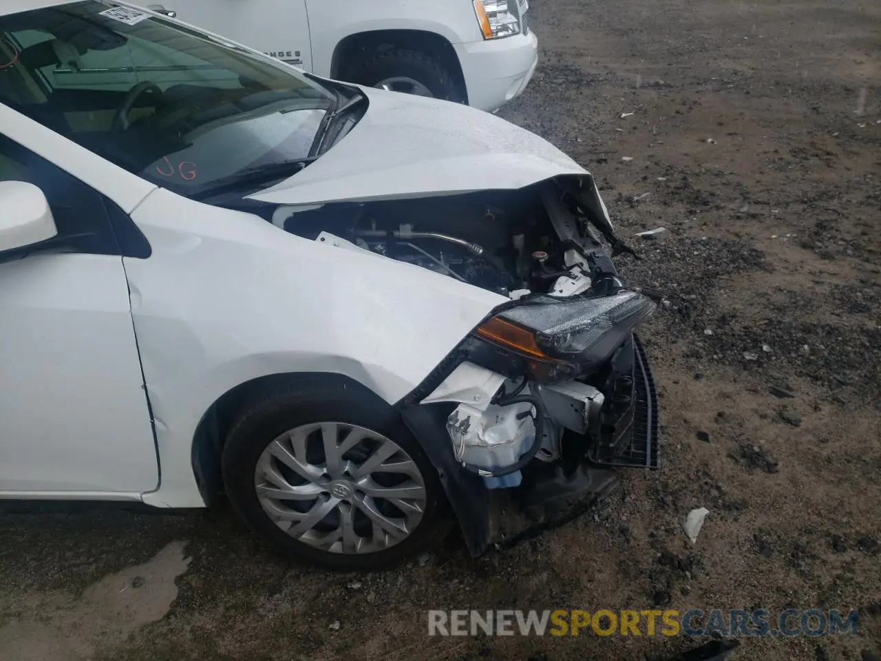 9 Photograph of a damaged car 5YFBURHE6KP939728 TOYOTA COROLLA 2019