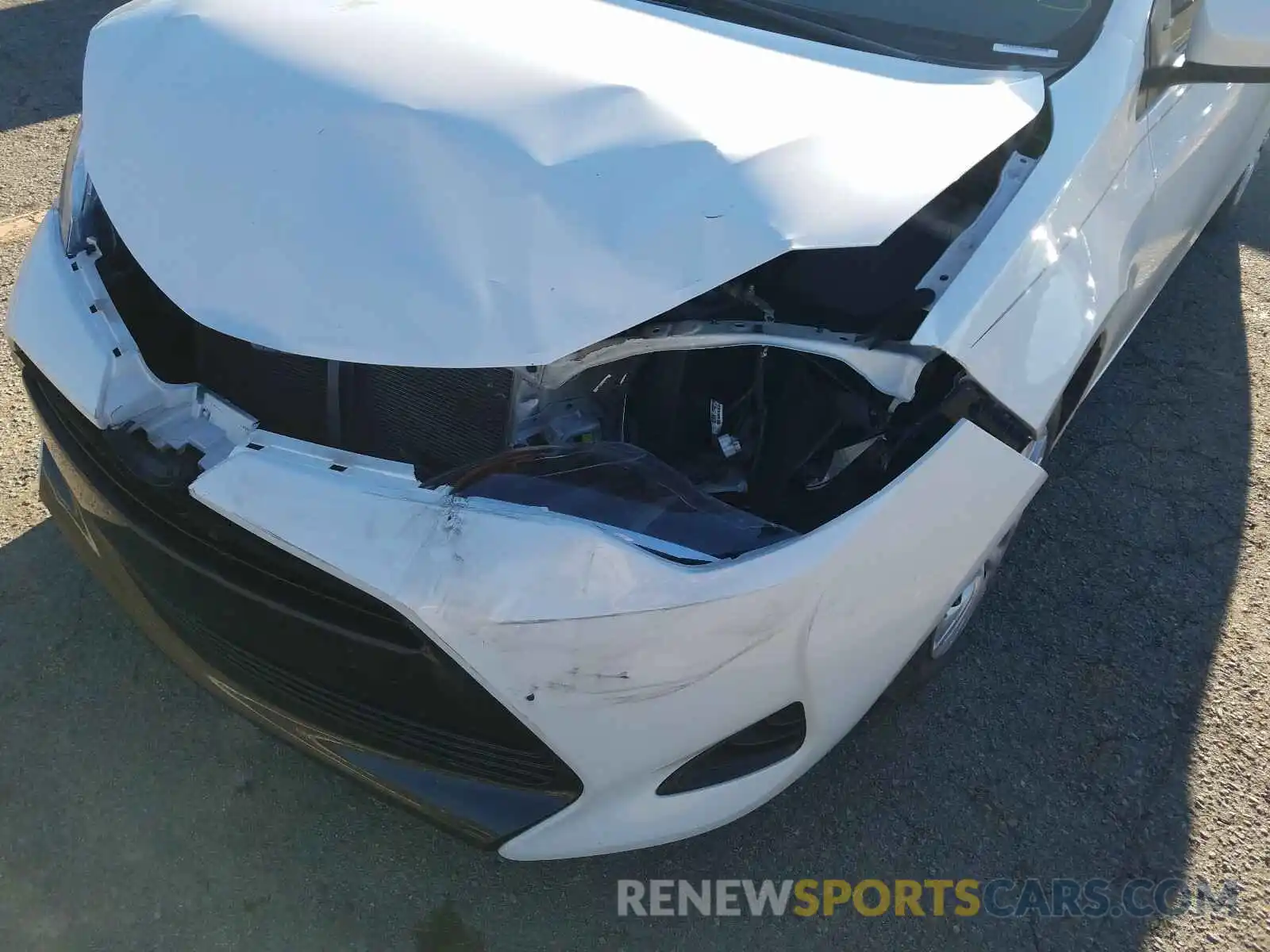 9 Photograph of a damaged car 5YFBURHE6KP944136 TOYOTA COROLLA 2019