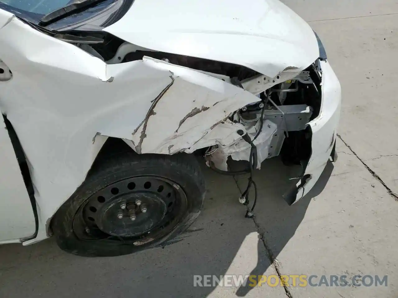 9 Photograph of a damaged car 5YFBURHE6KP947554 TOYOTA COROLLA 2019